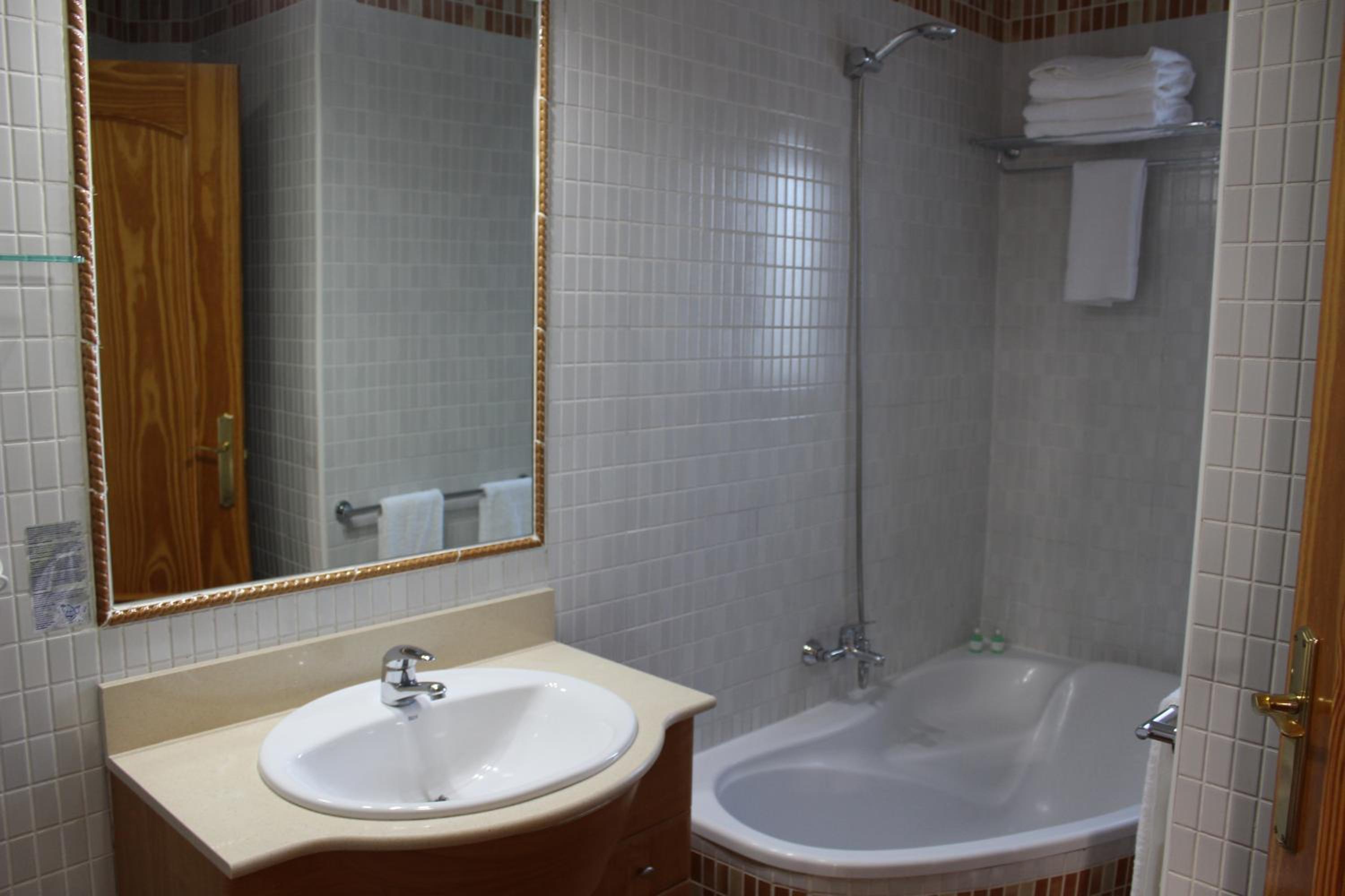 Economy Double Room photo 3