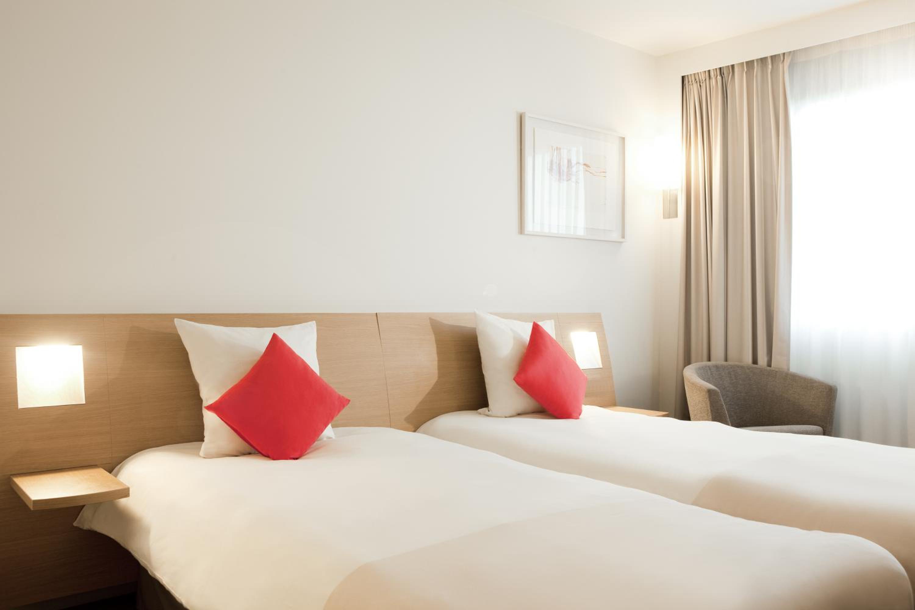 Standard Twin Room - Photo 8