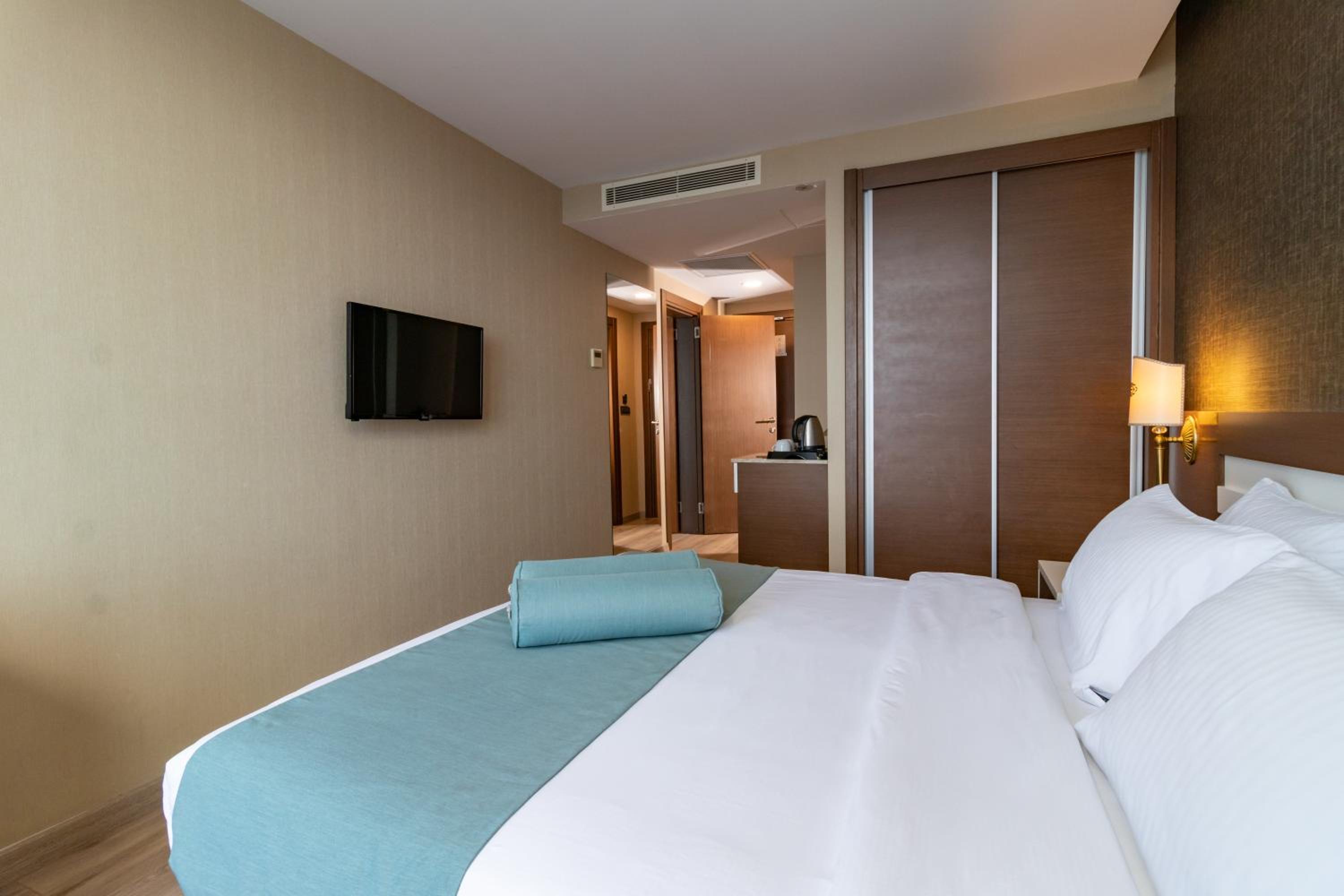 Two Connecting Double Rooms with Mountain View photo 1
