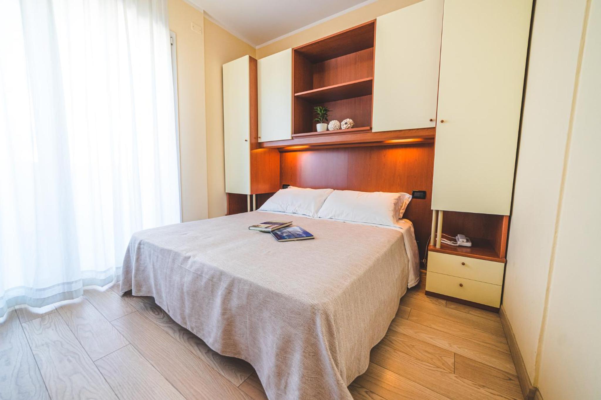 Double or Twin Room with Balcony - Photo 11