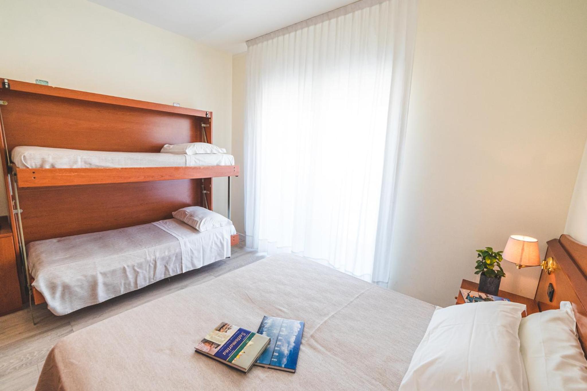 Quadruple Room - Photo 7