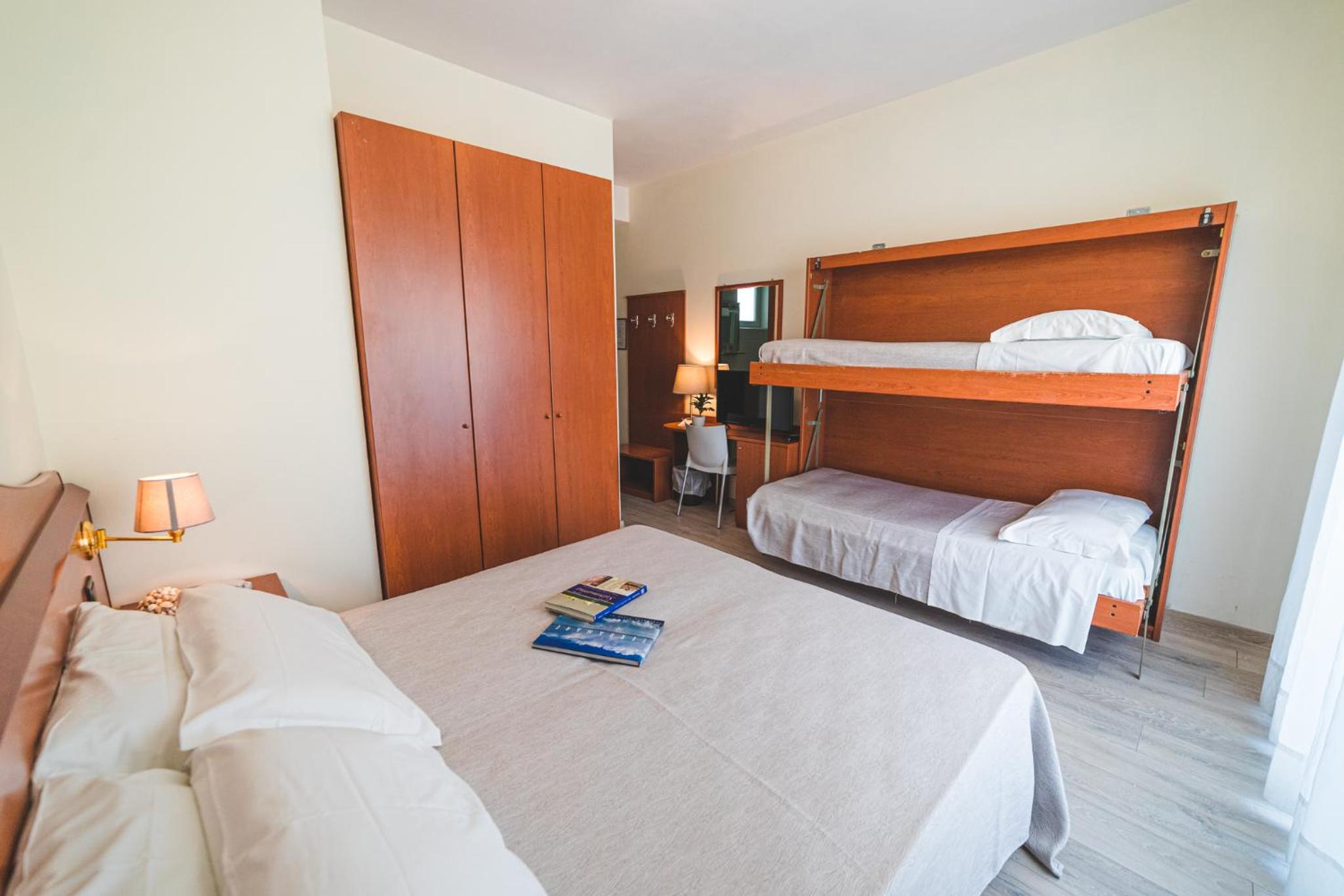 Quadruple Room - Photo 6