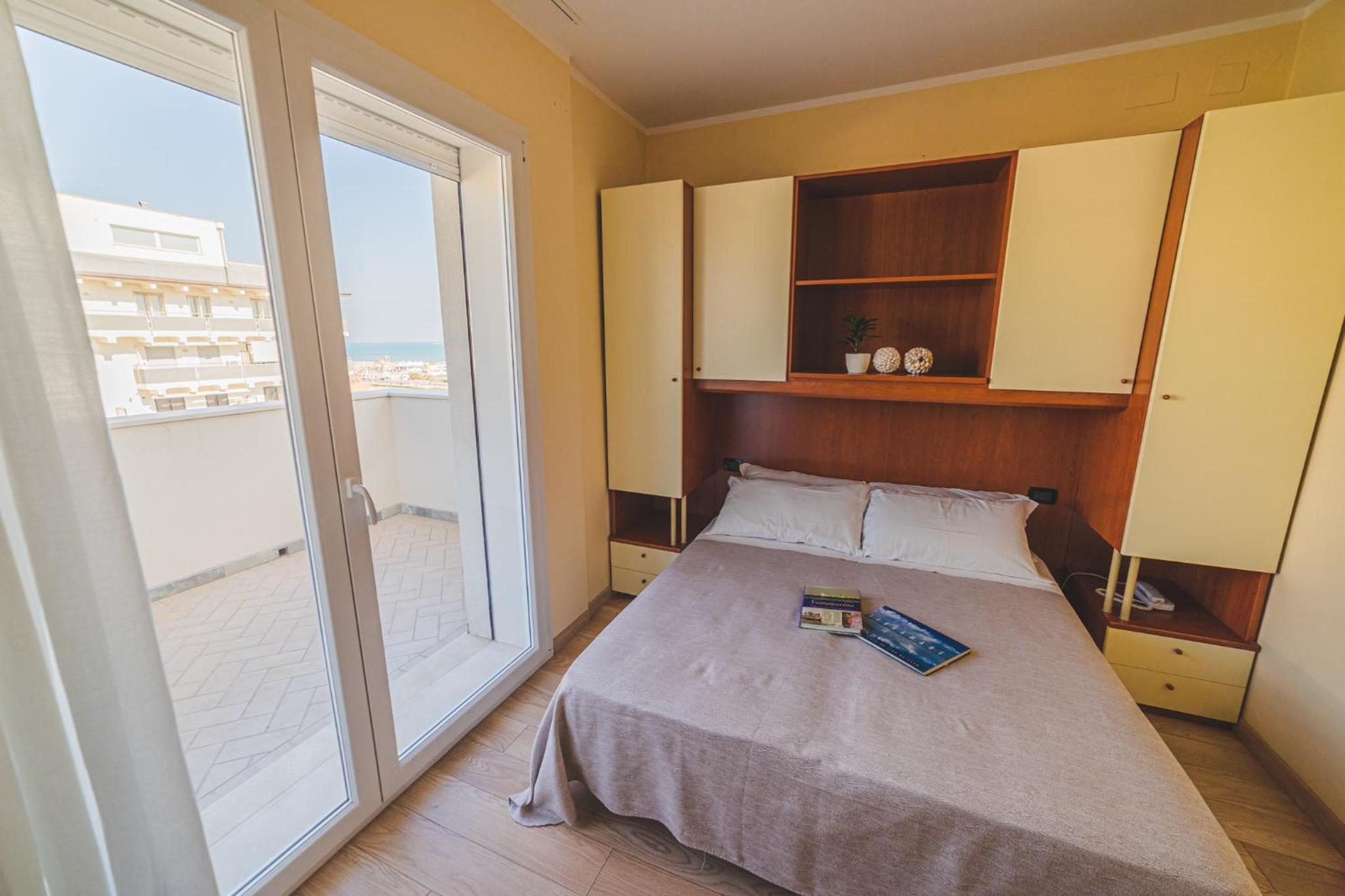 Double or Twin Room with Balcony - Photo 10
