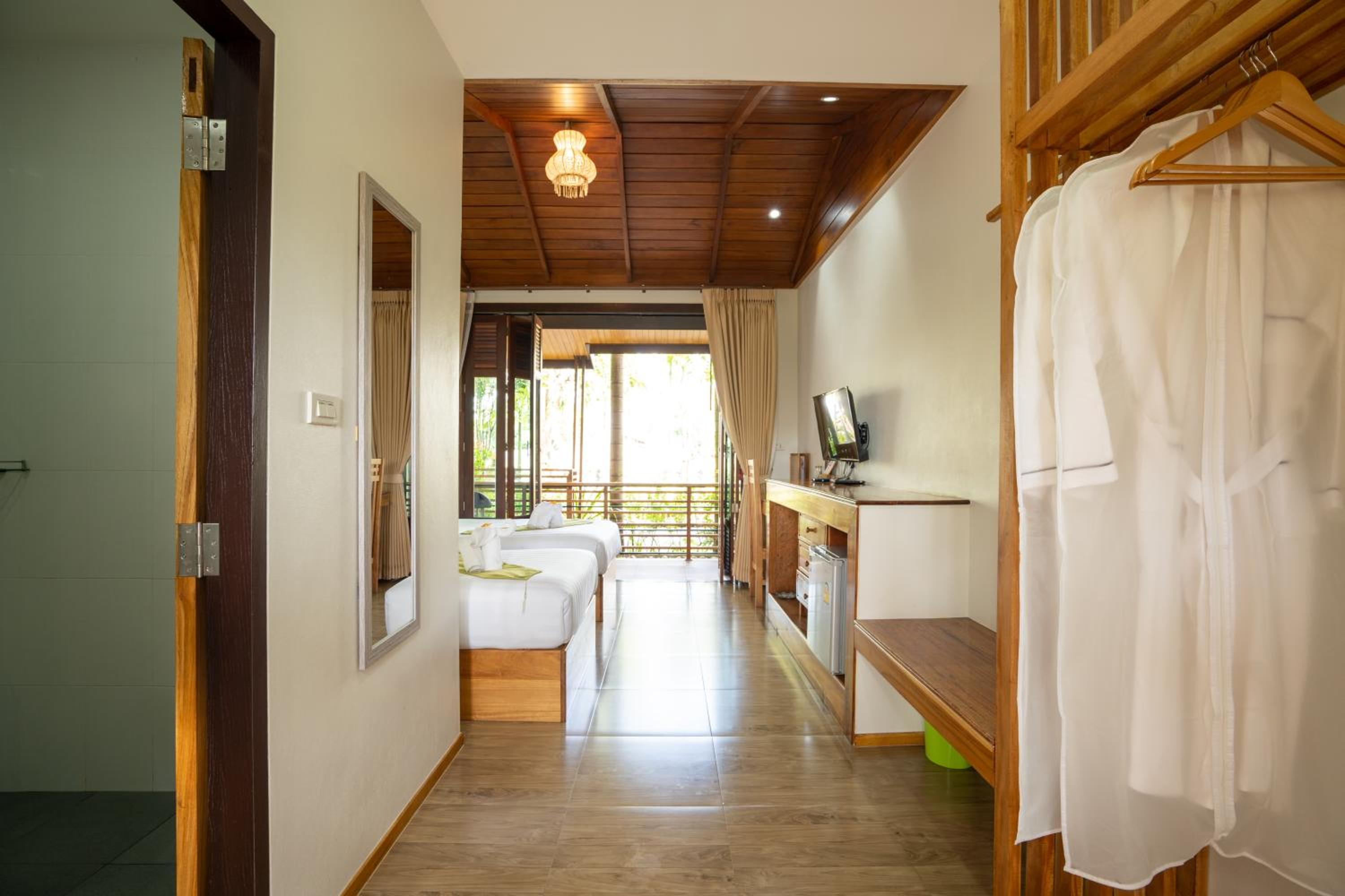 Standard Twin Room with Garden View photo 2