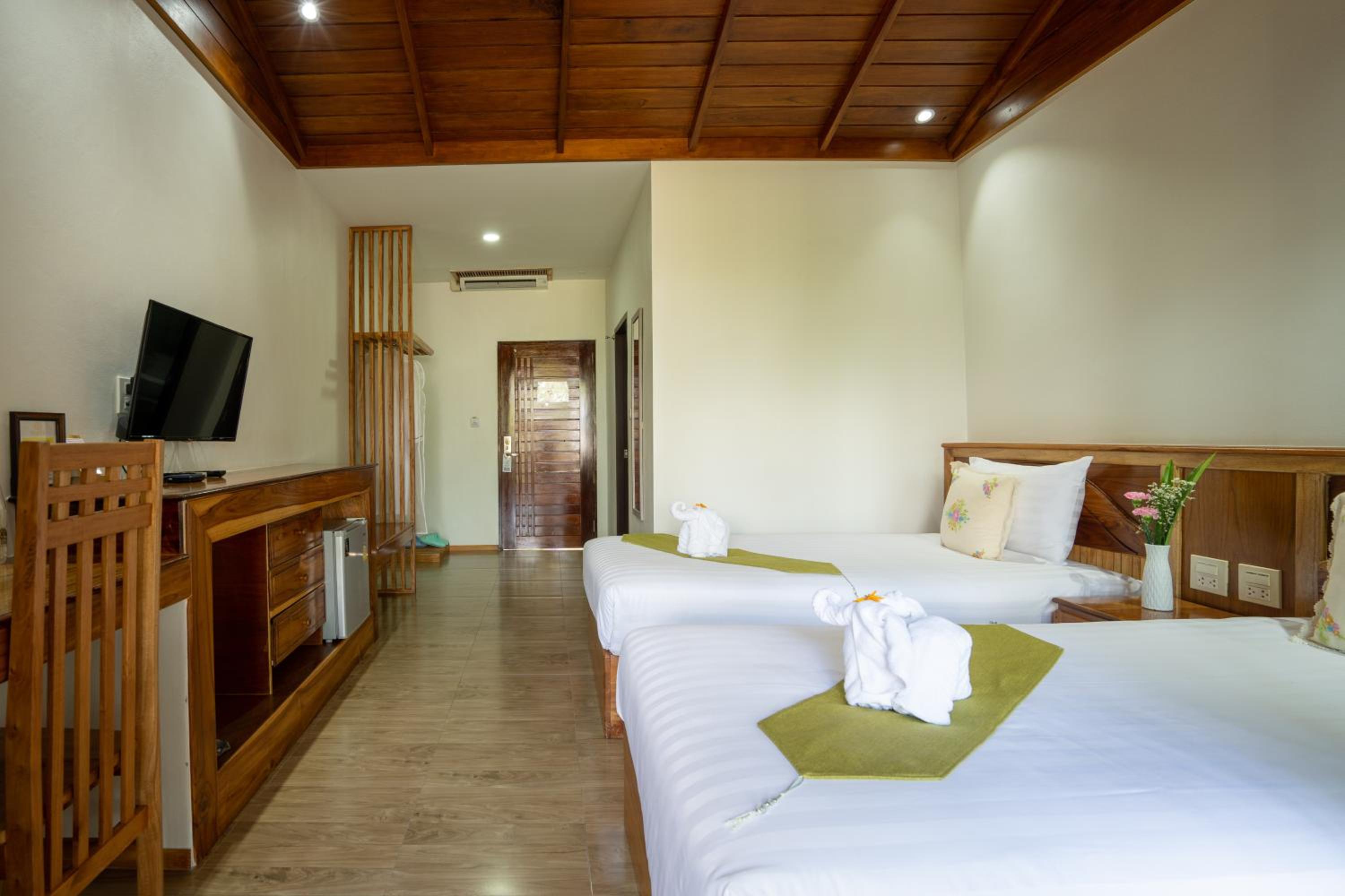 Standard Twin Room with Garden View photo 3