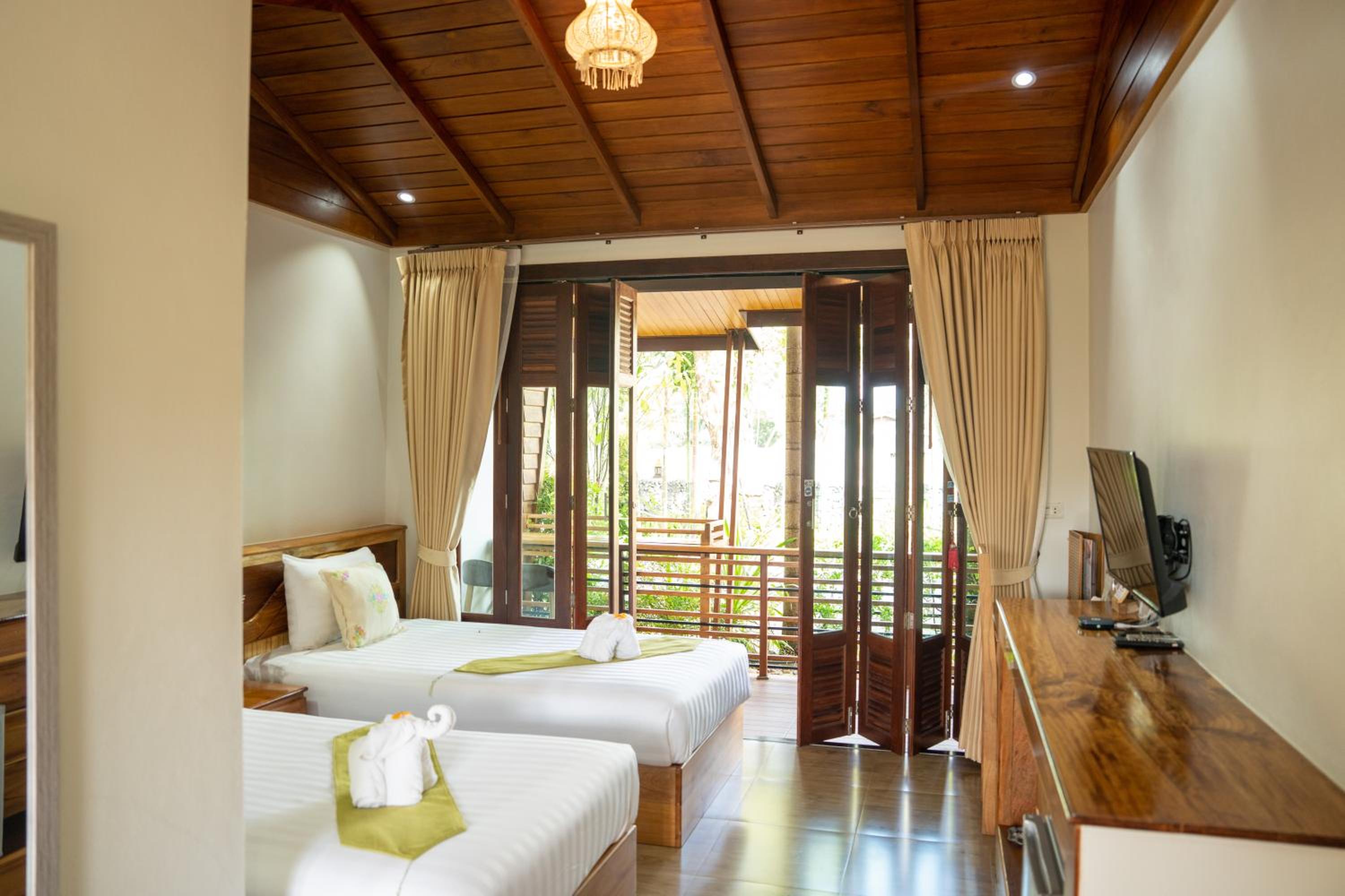 Standard Twin Room with Garden View