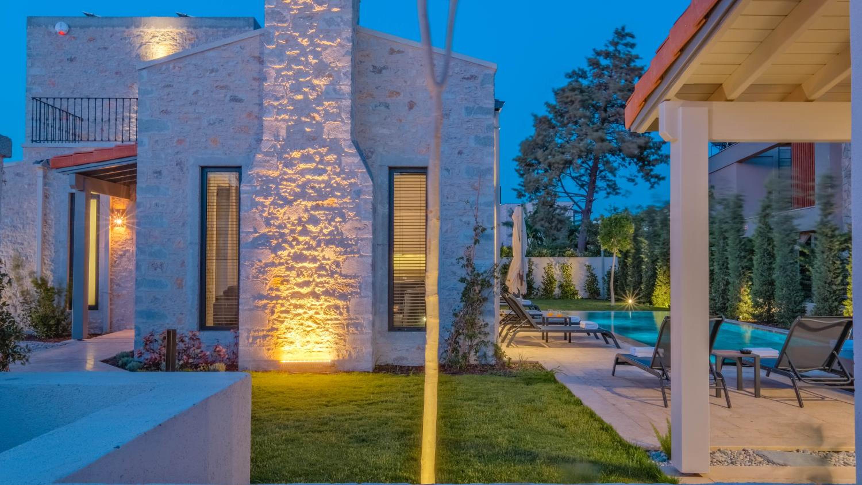 Villa with Private Pool - Photo 54