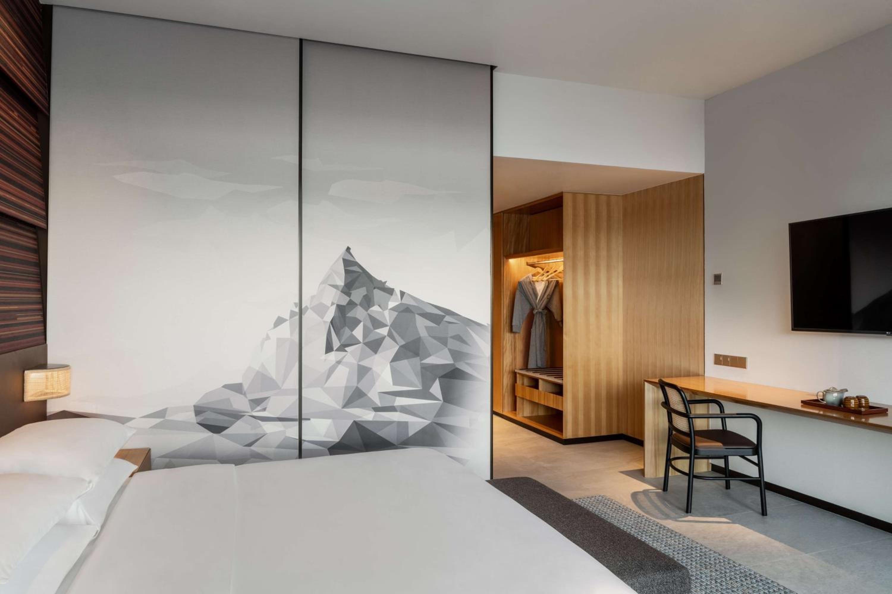 King Room with Hill View - Photo 4