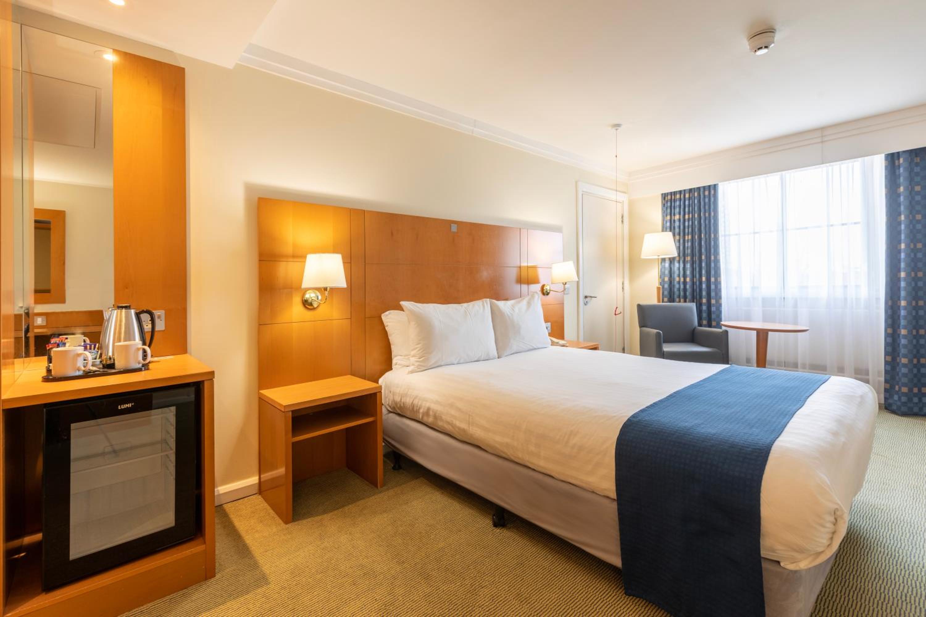 Queen Room - Accessible - Photo 1