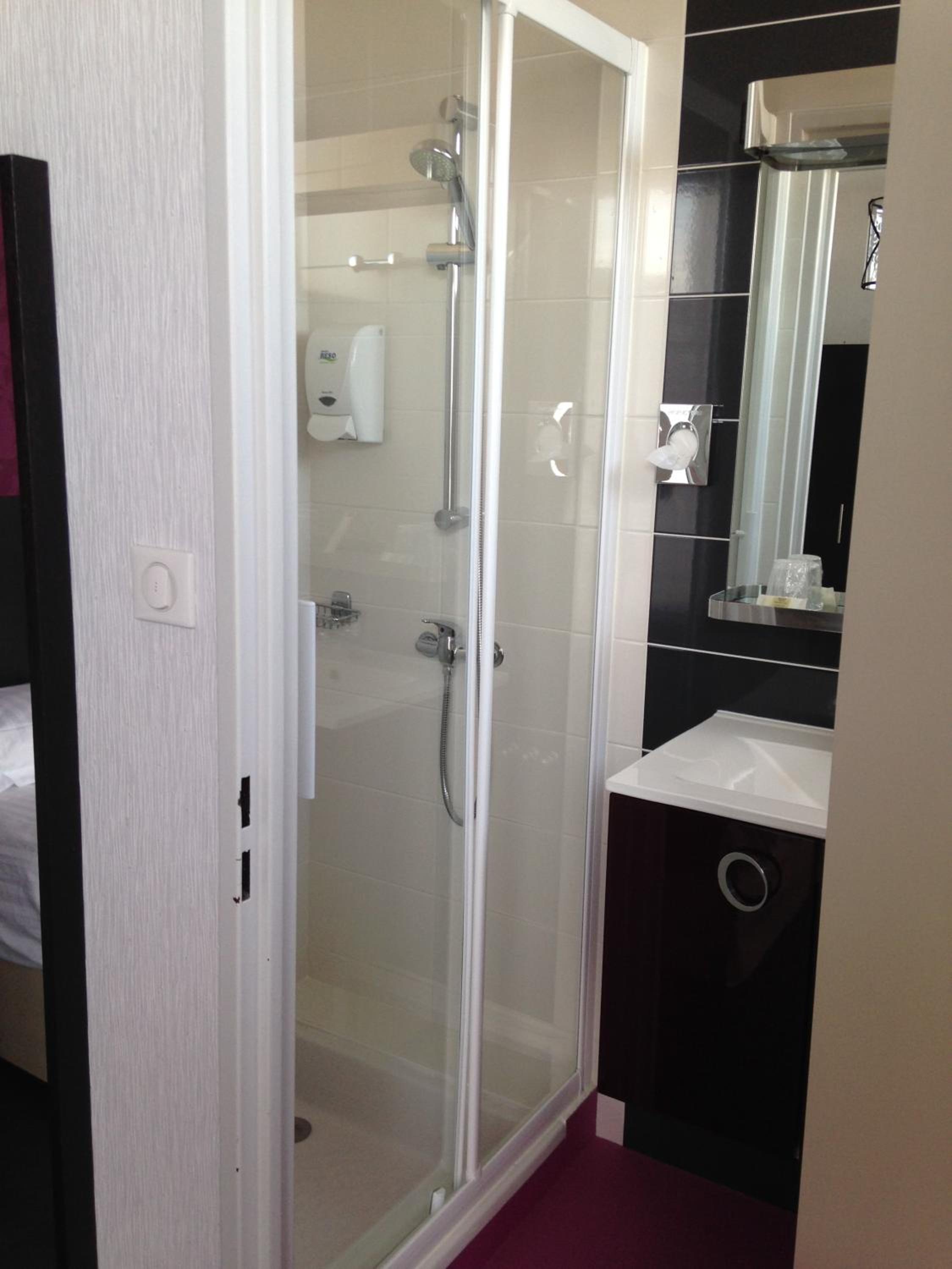 Twin Room - Photo 3