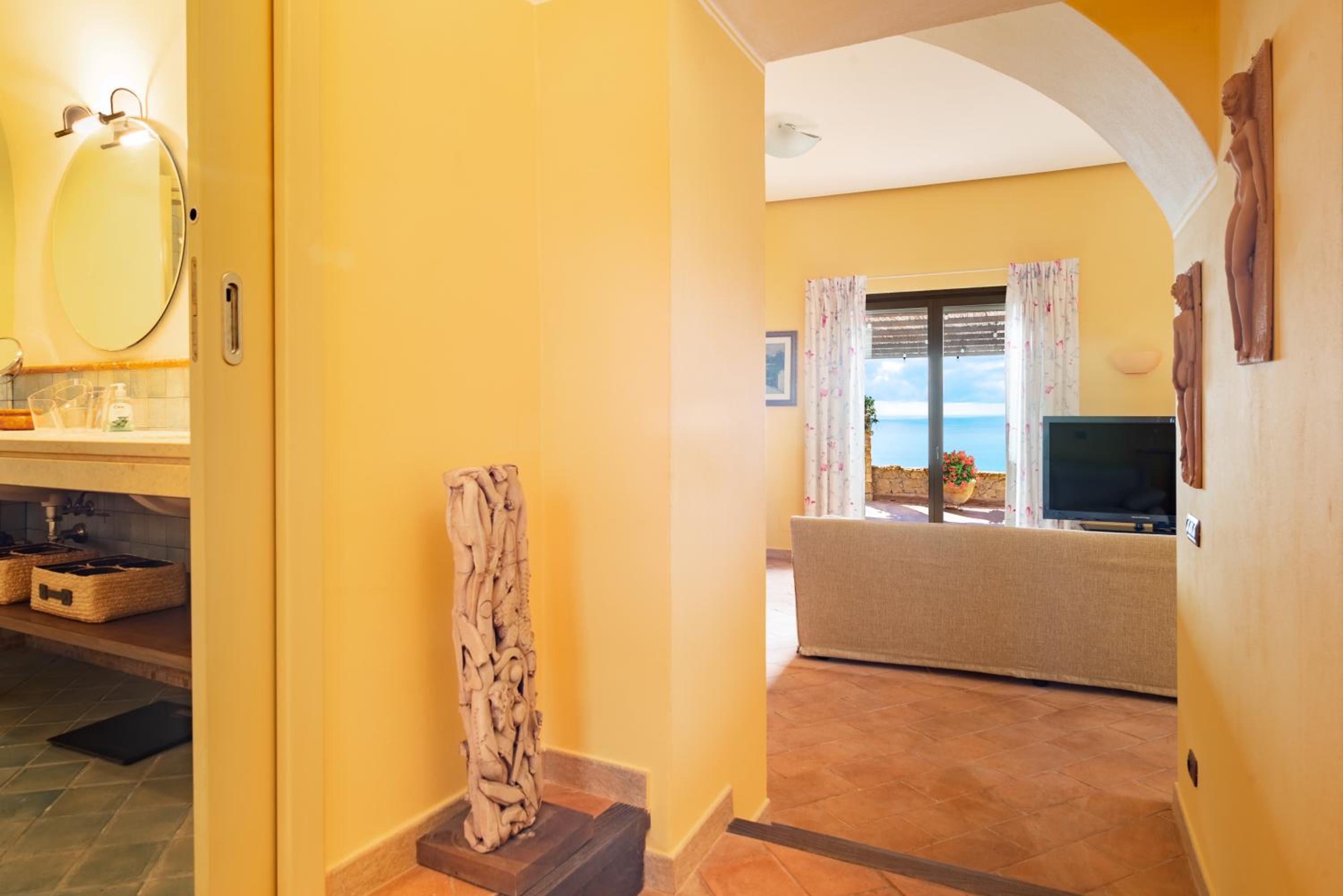 Three-Bedroom Villa photo 1