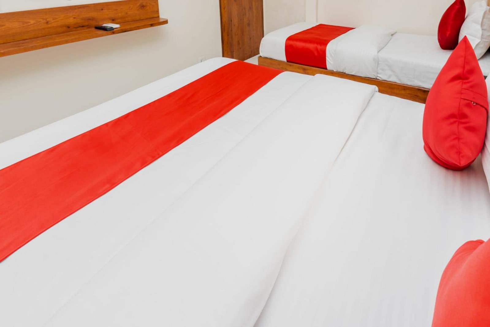 Deluxe Room - Photo 17