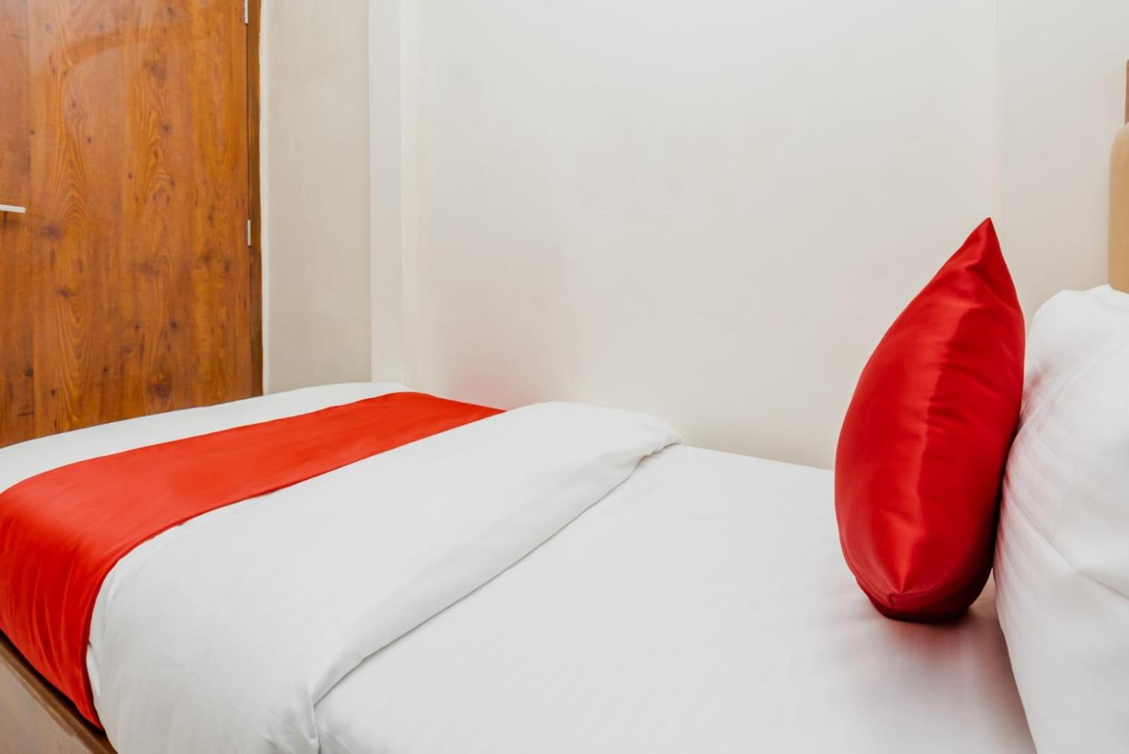 Deluxe Room - Photo 16