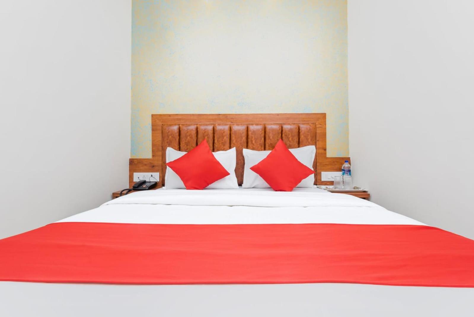Deluxe Room - Photo 14