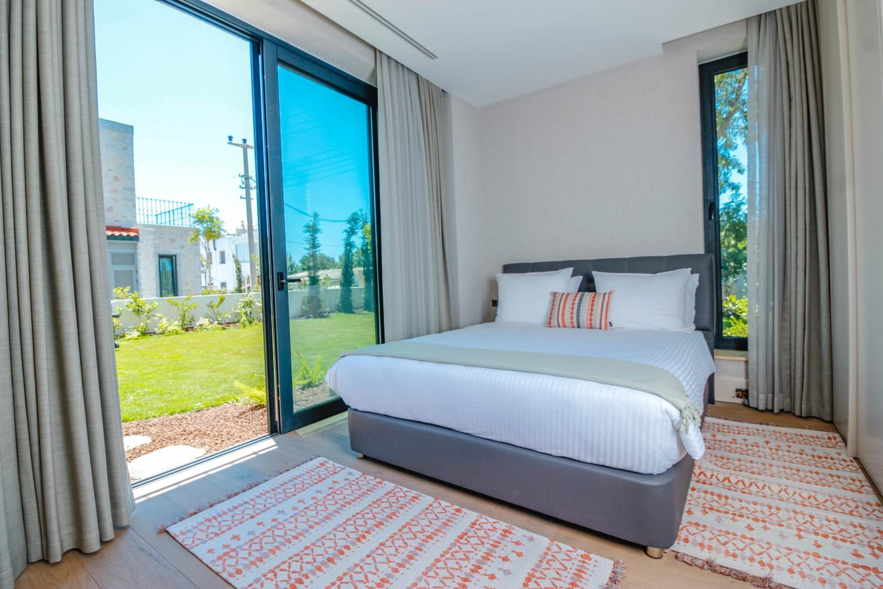 Villa with Private Pool - Photo 22