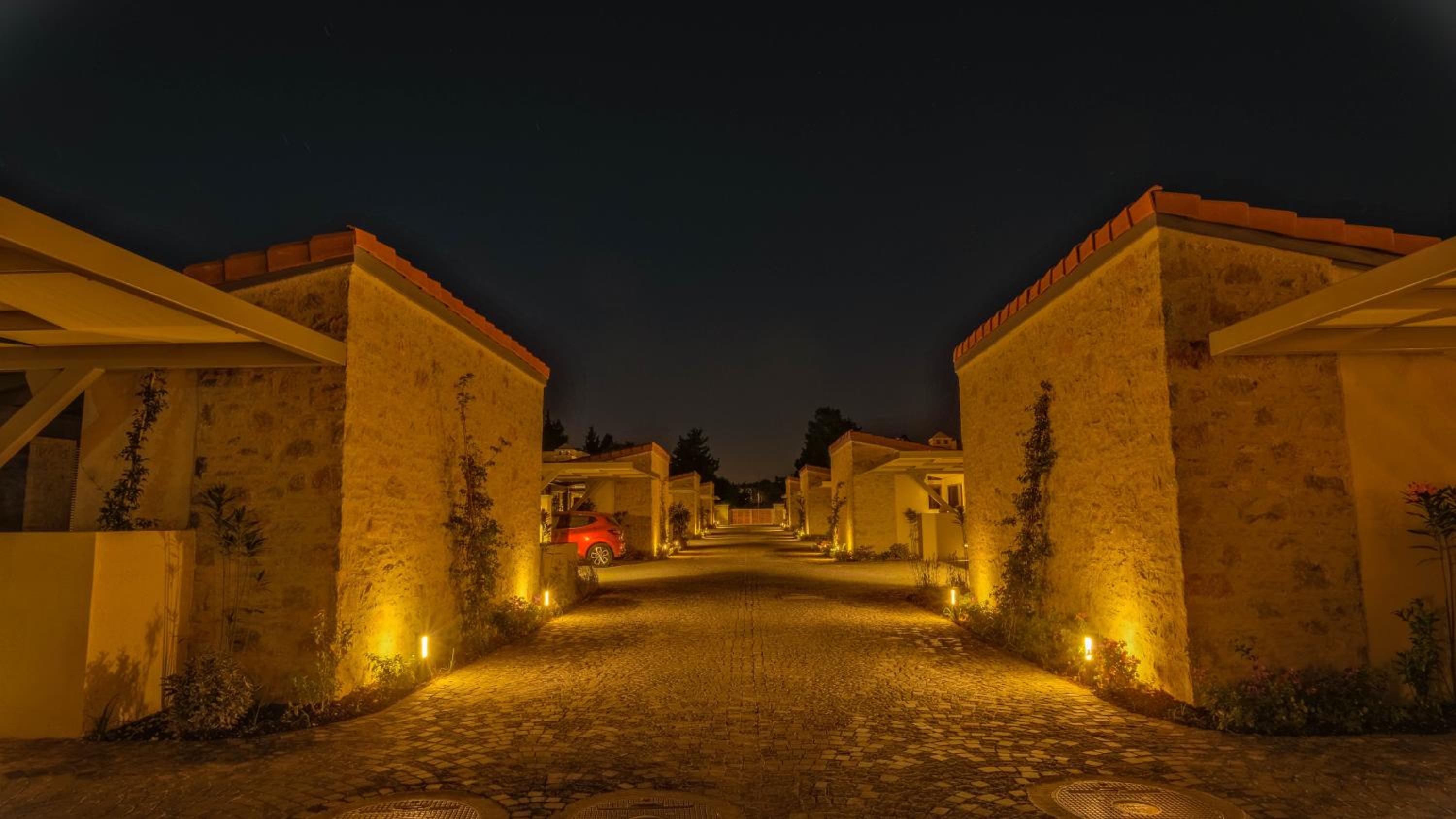 Villa with Private Pool - Photo 15
