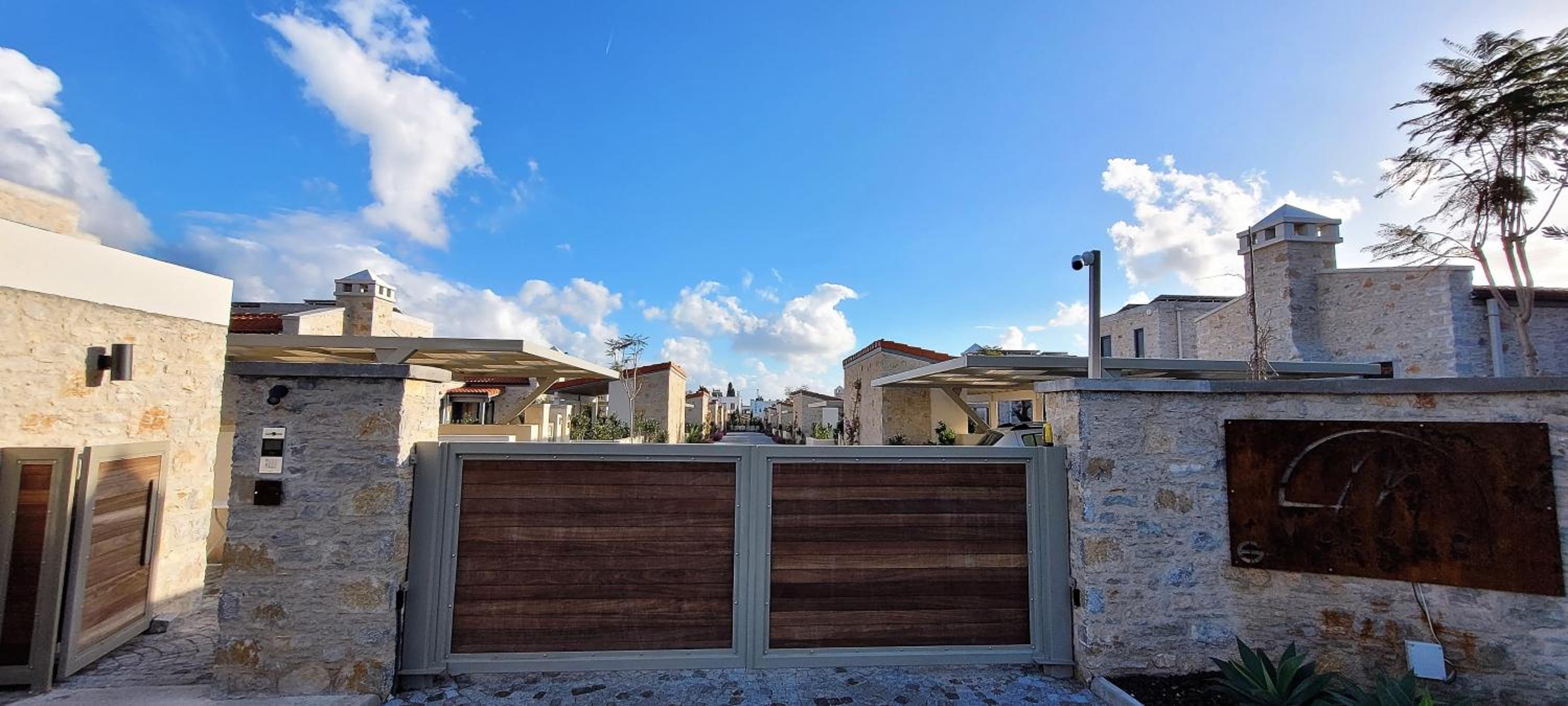 Villa with Private Pool - Photo 11