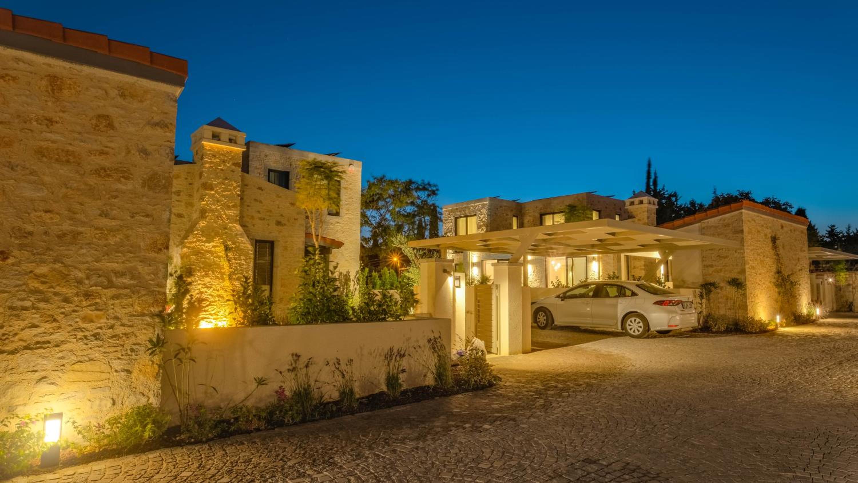 Villa with Private Pool - Photo 14