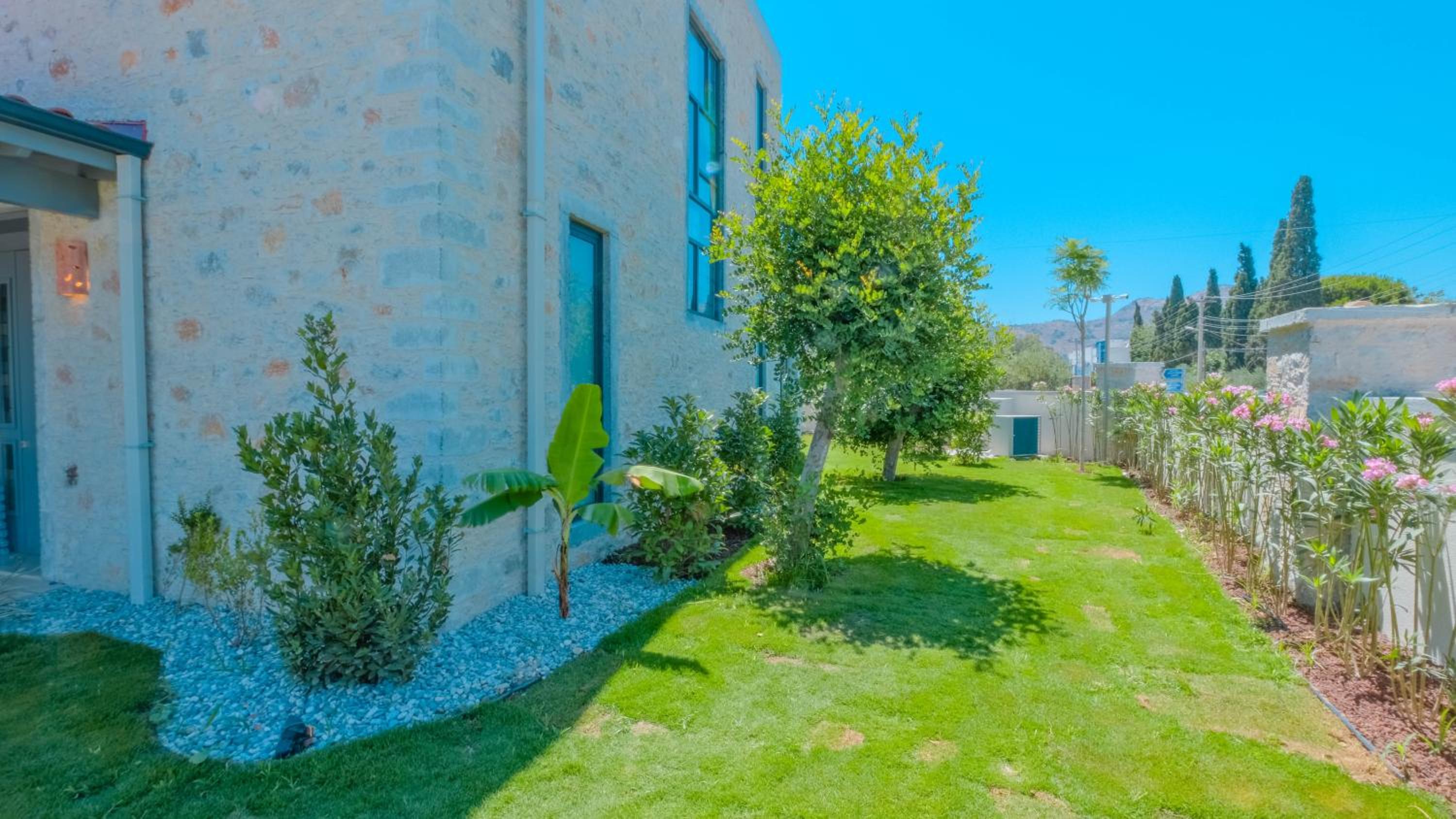 Villa with Private Pool - Photo 61