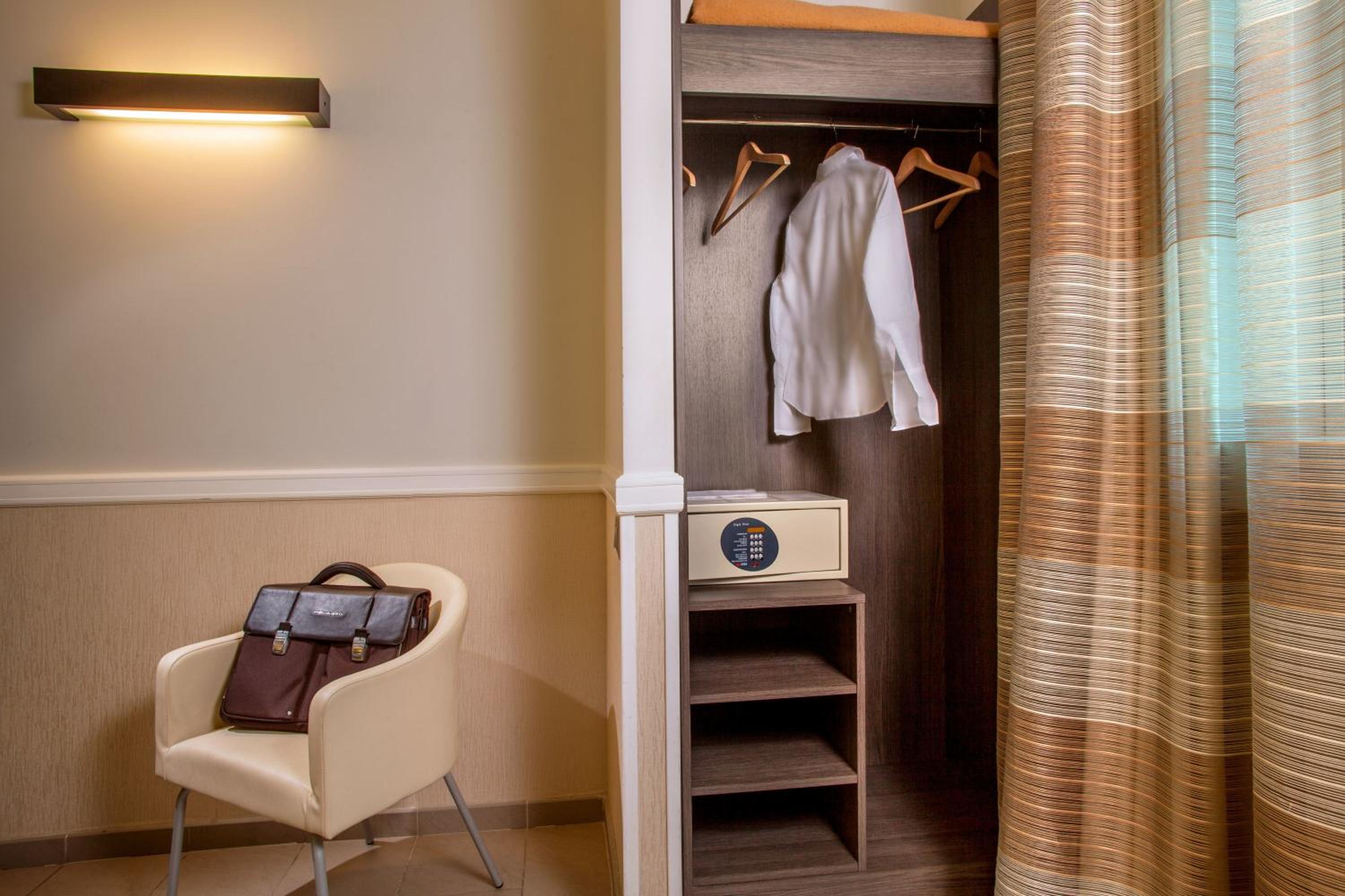 Single Room photo 2