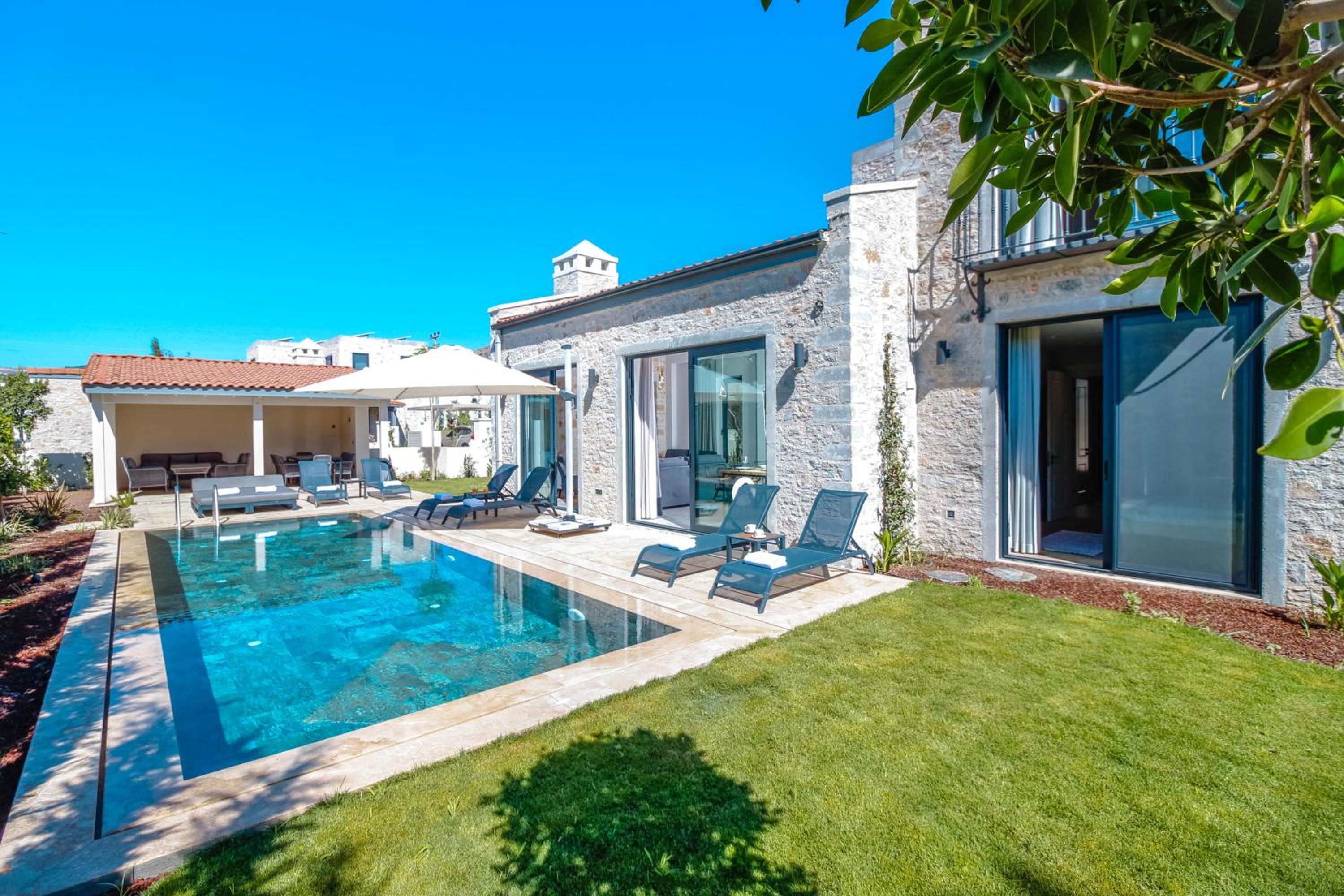 Villa with Private Pool - Photo 62