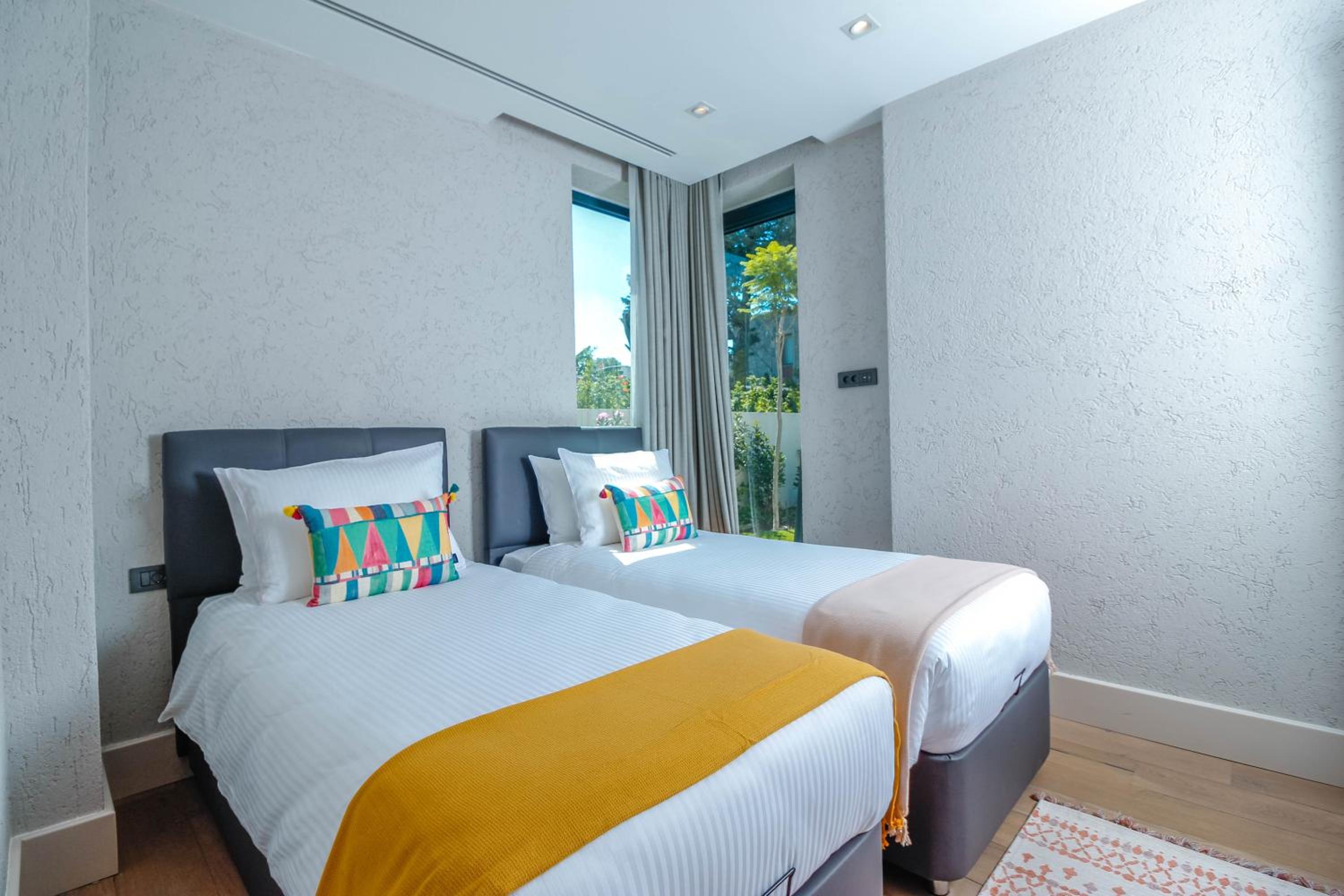 Villa with Private Pool - Photo 28