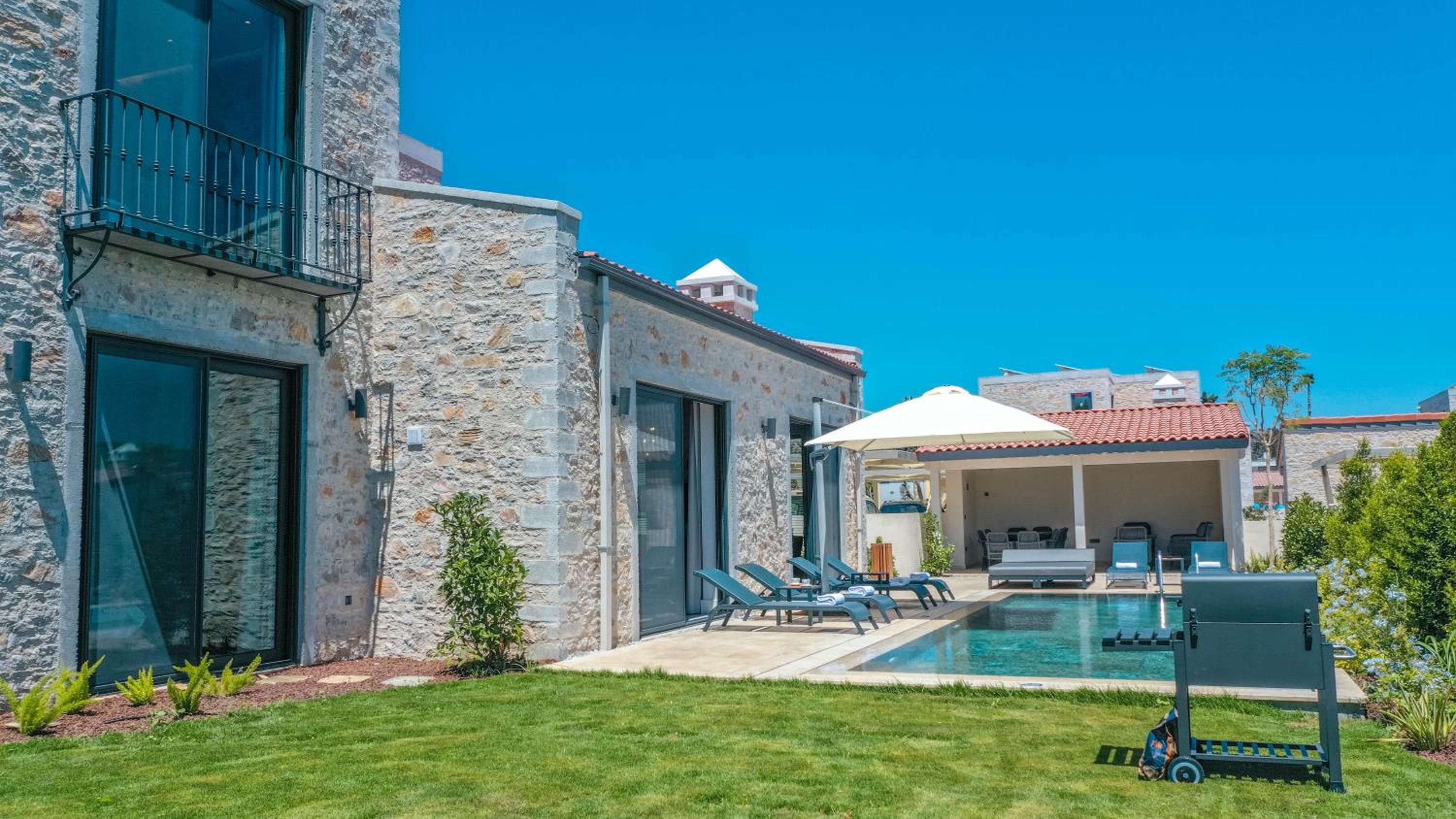 Villa with Private Pool - Photo 60