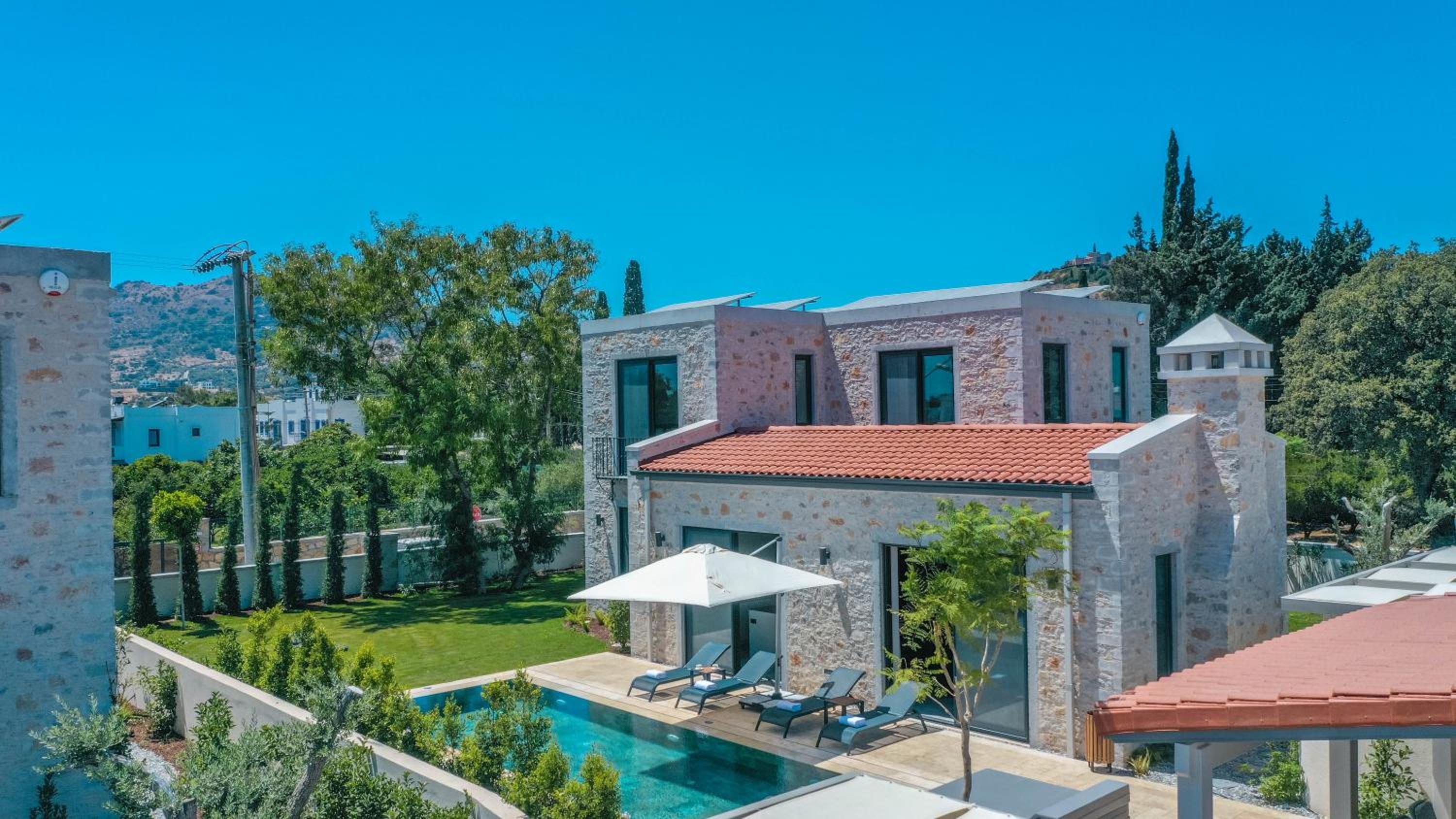 Villa with Private Pool - Photo 13