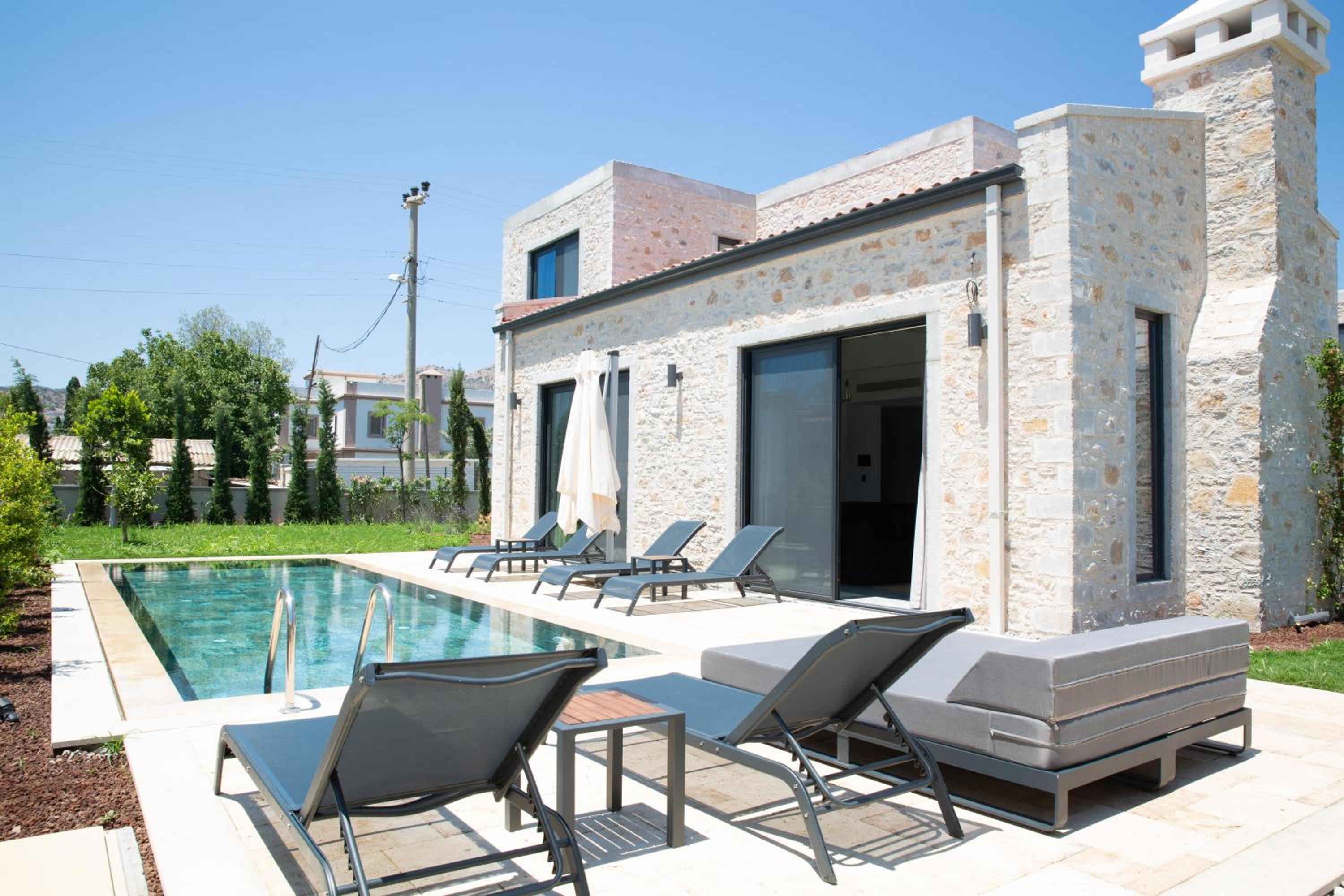 Villa with Private Pool - Photo 64