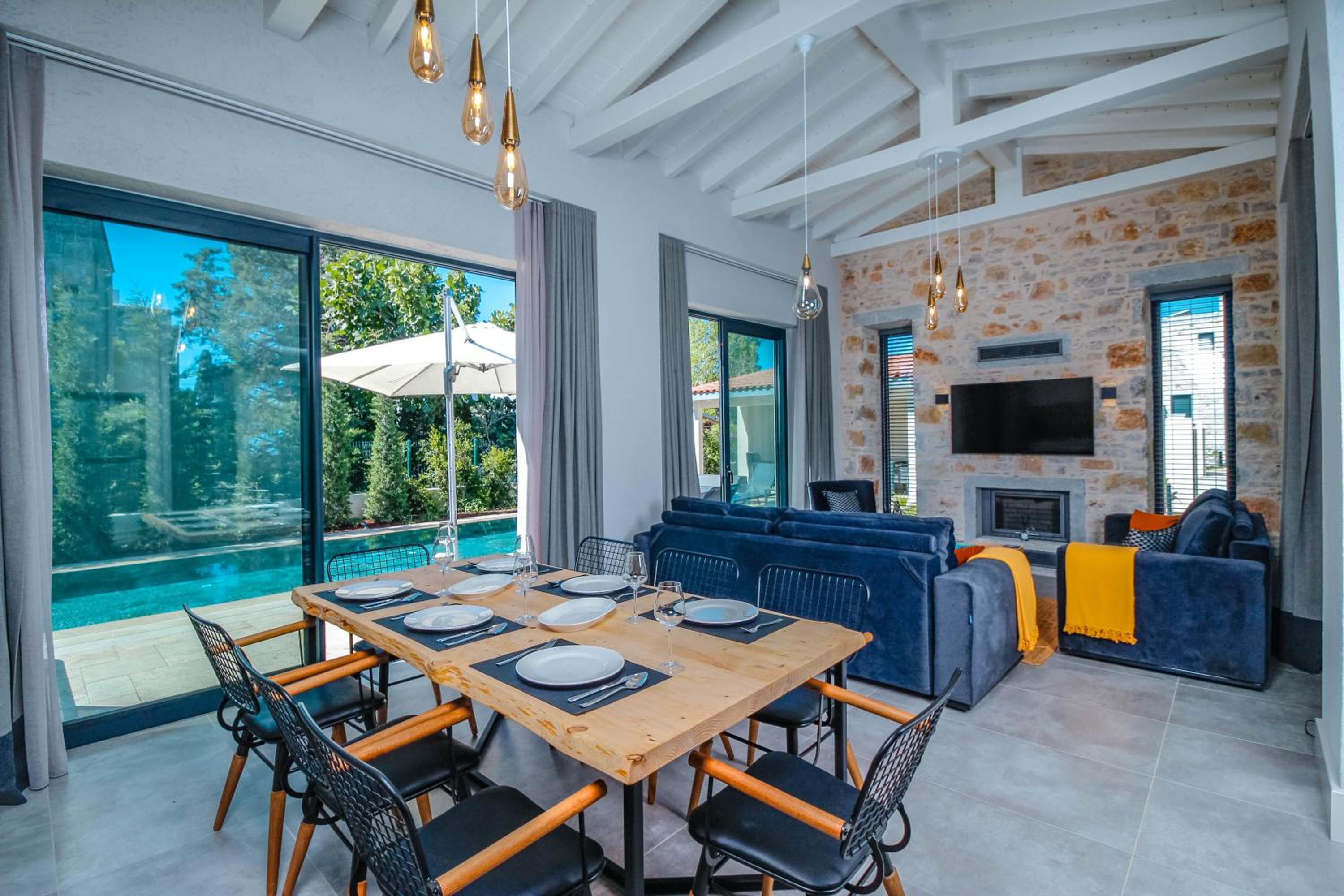 Villa with Private Pool - Photo 47
