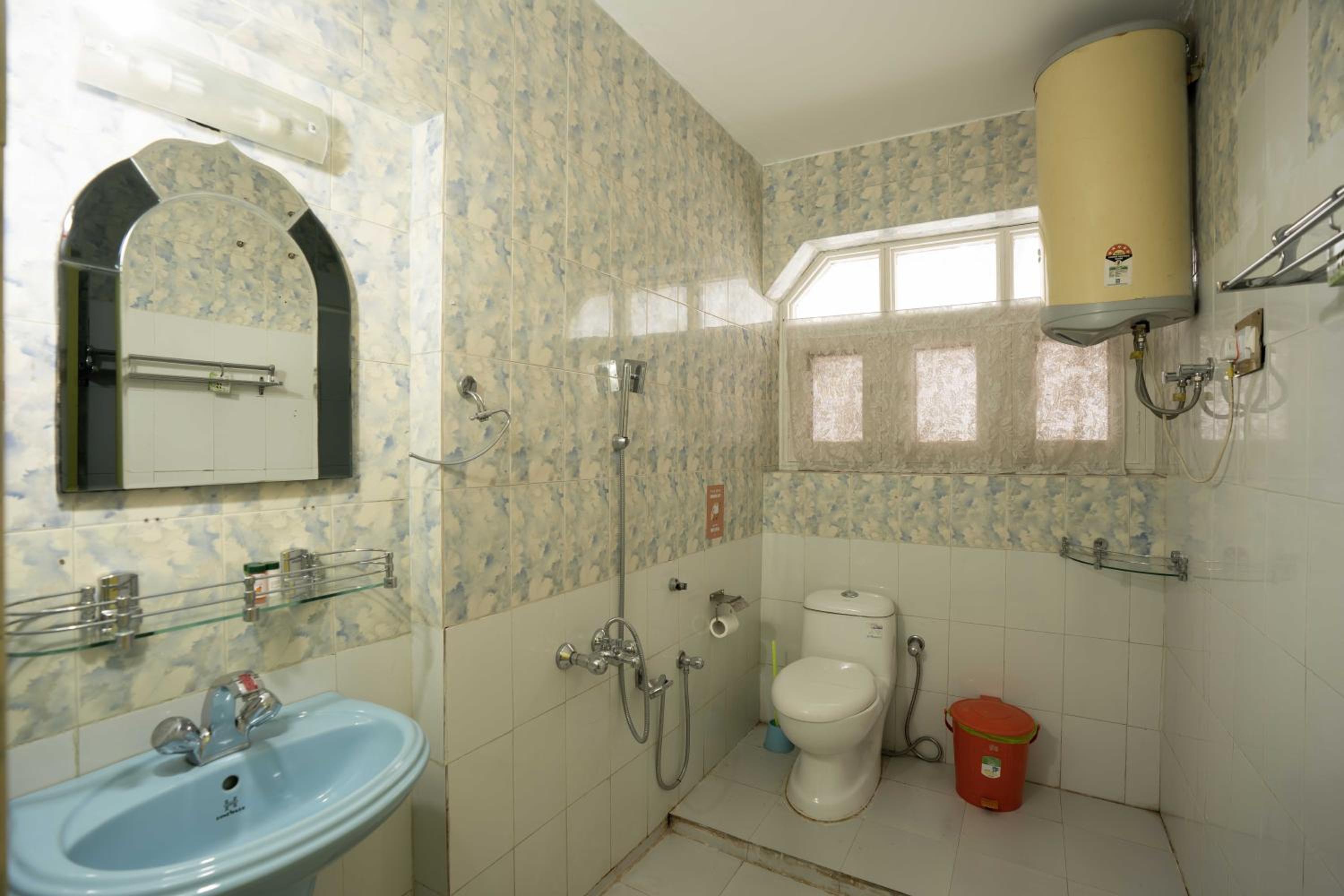 Semi Deluxe Room with Garden View - Photo 2