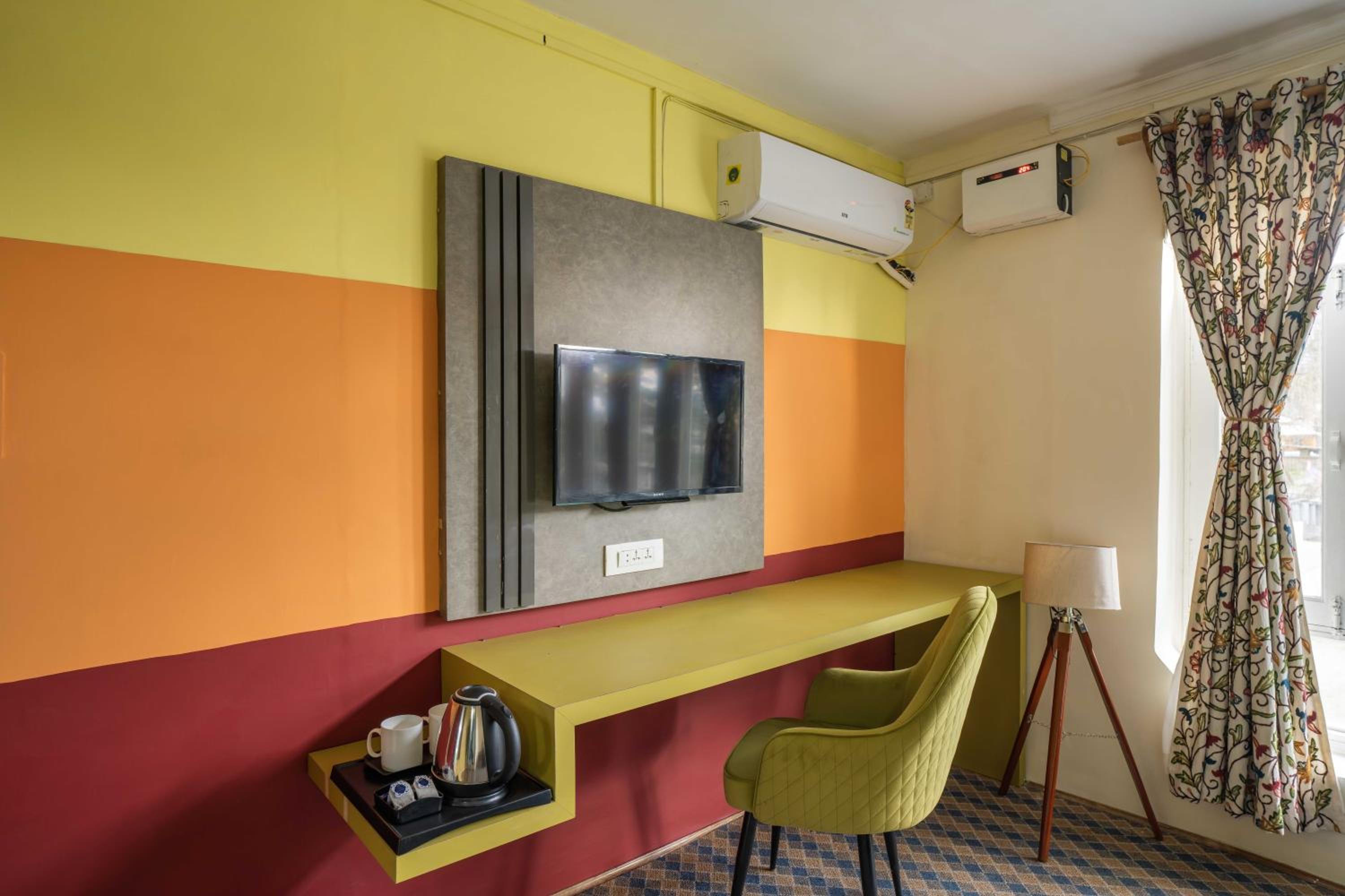 Semi Deluxe Room with Garden View - Photo 6
