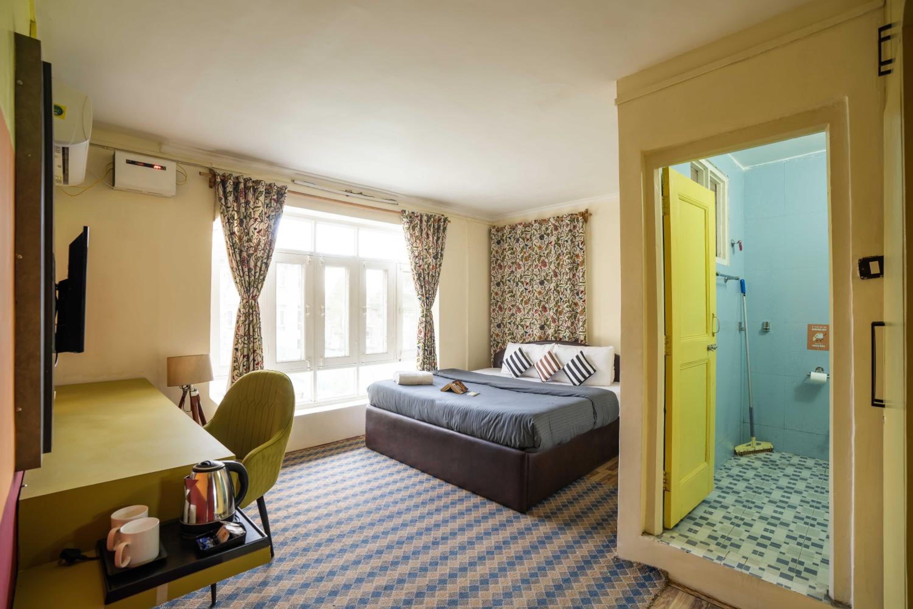 Semi Deluxe Room with Garden View - Photo 3