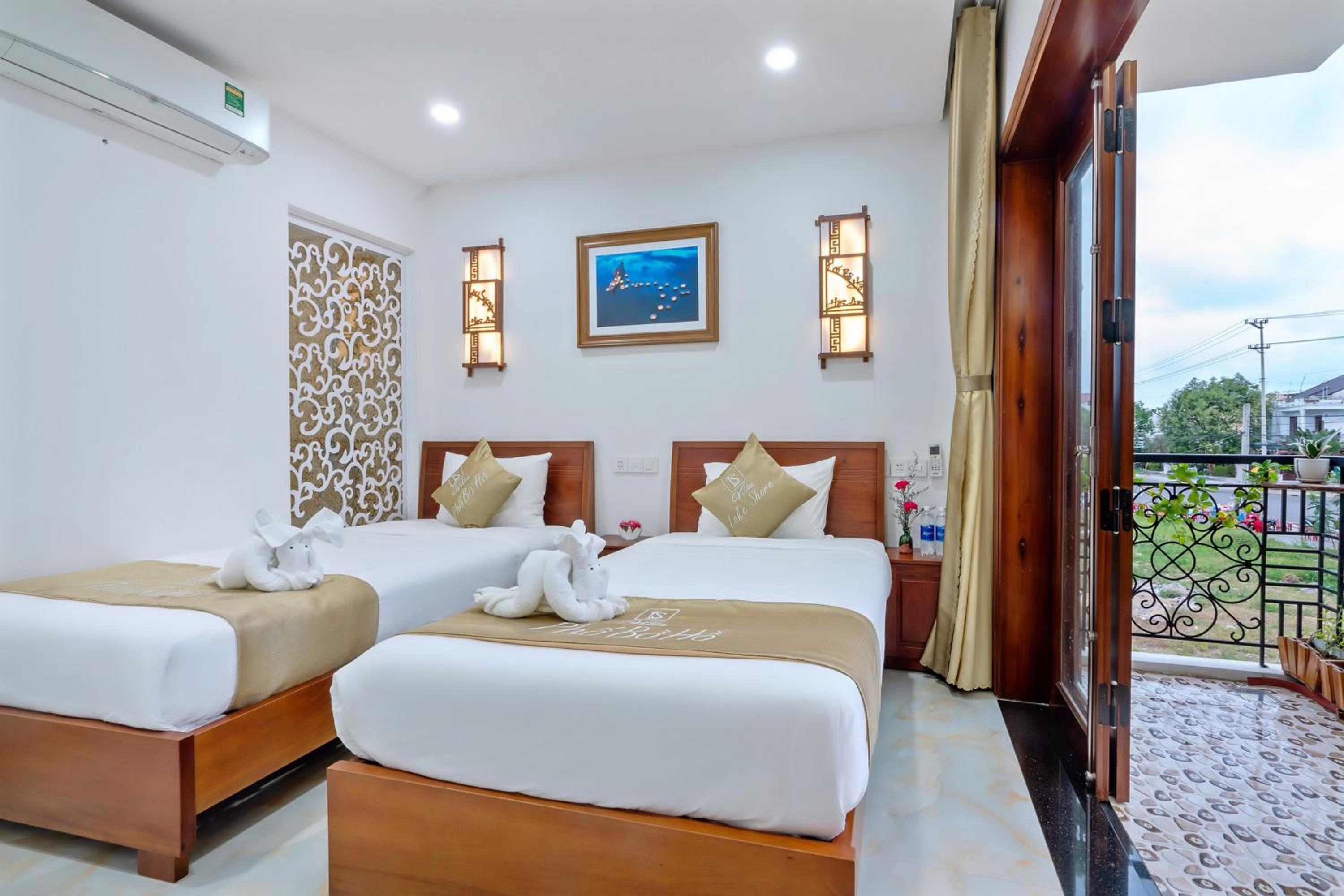 Twin Room with Pool View photo 2