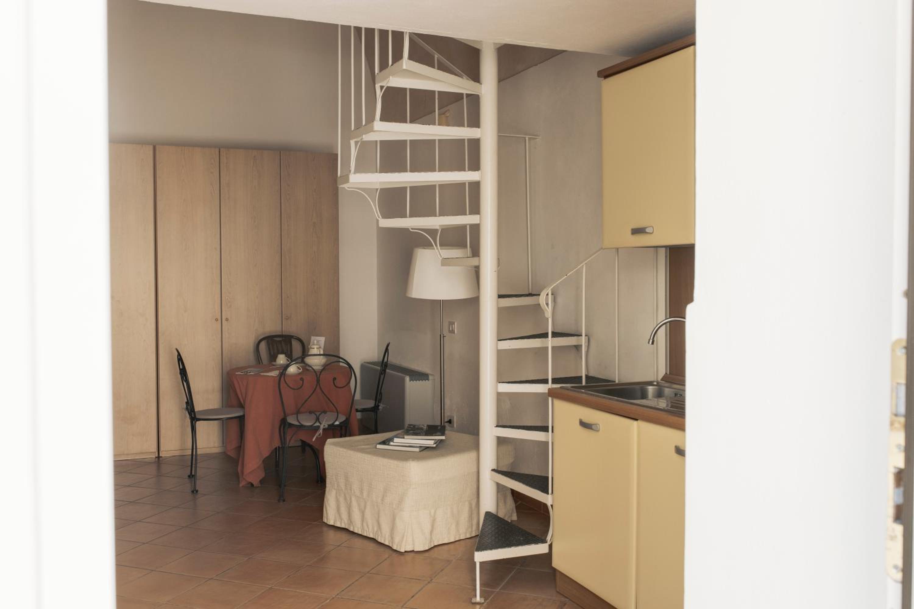 Apartment - Split Level - Photo 29