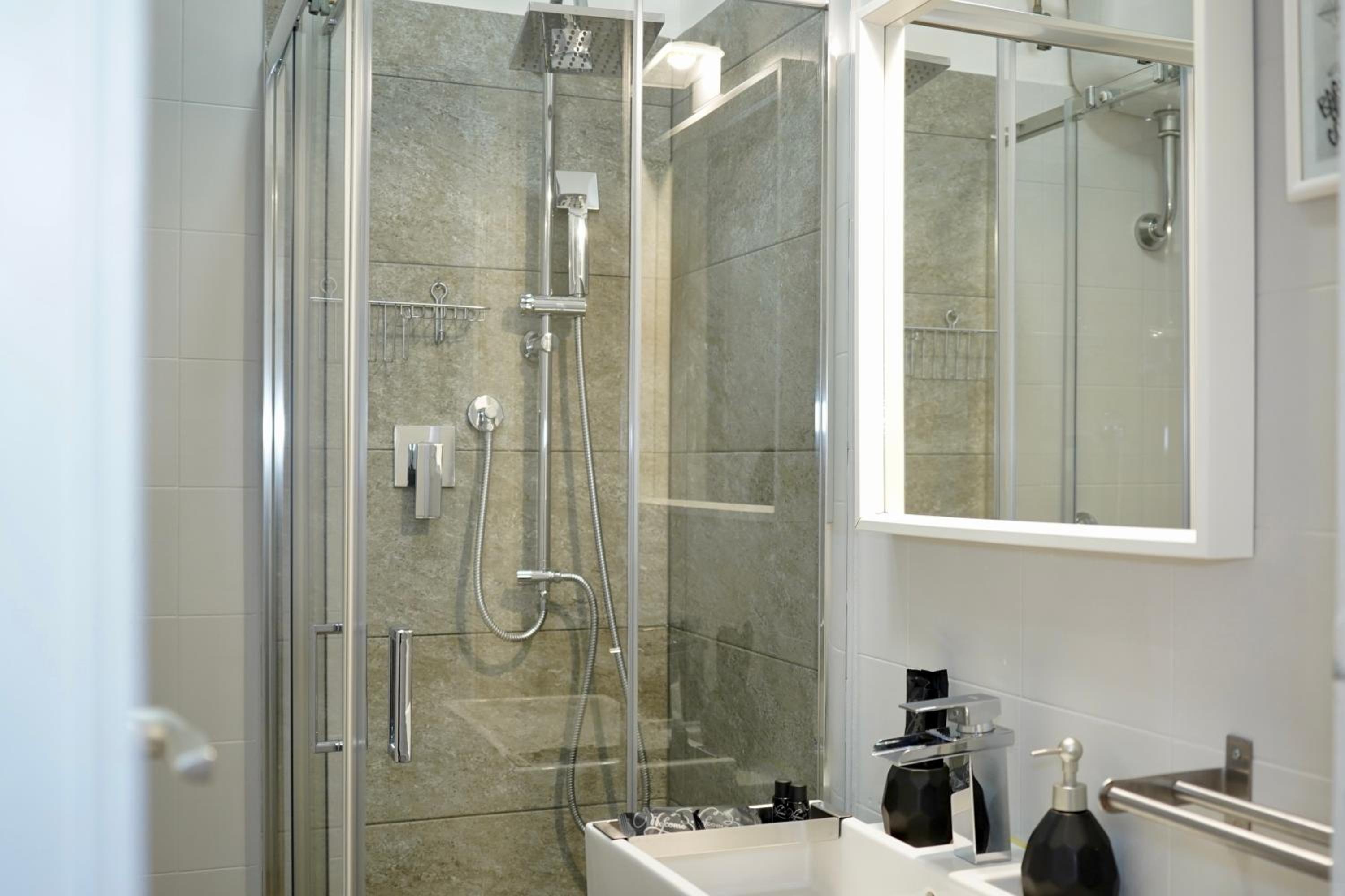 Double Room with Private Bathroom photo 2