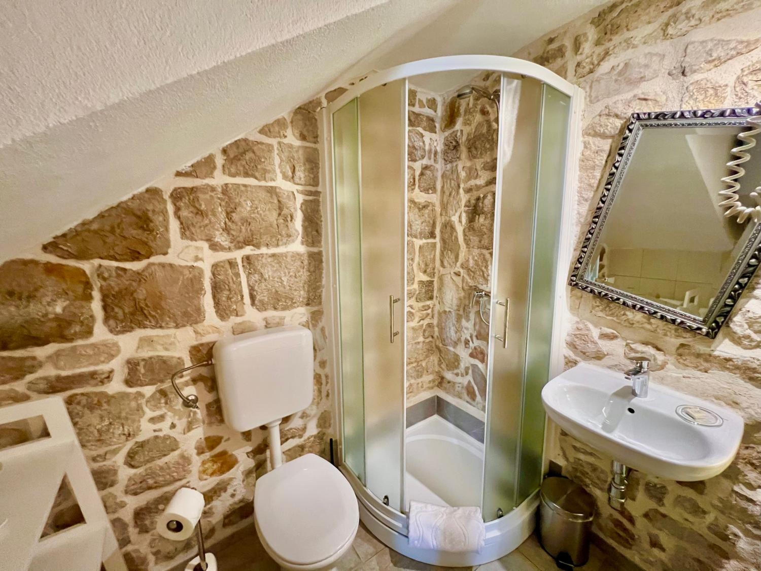 Double Room with Sea View - Photo 42