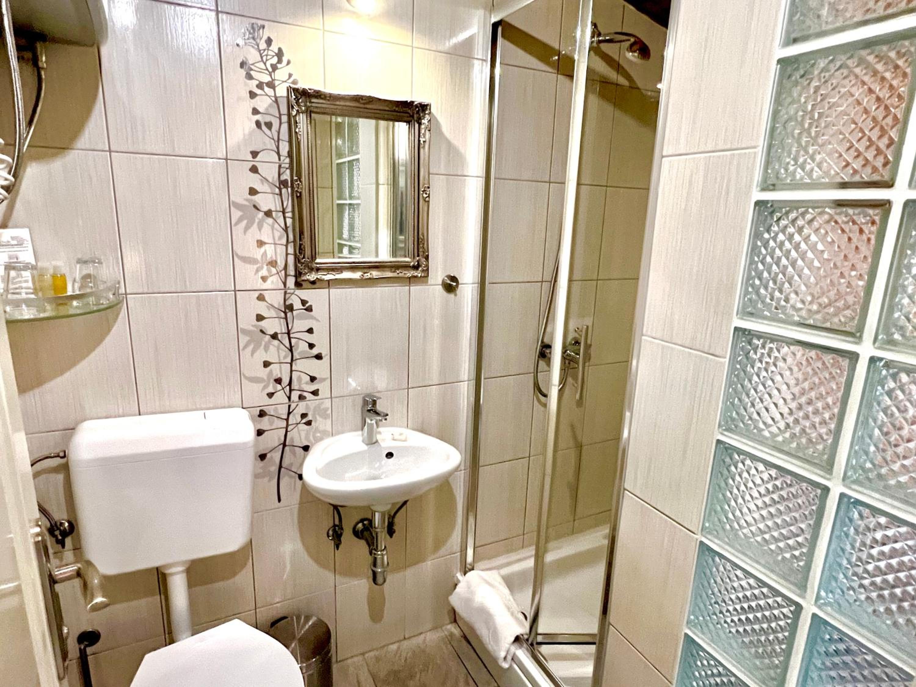 Double Room with Sea View - Photo 28