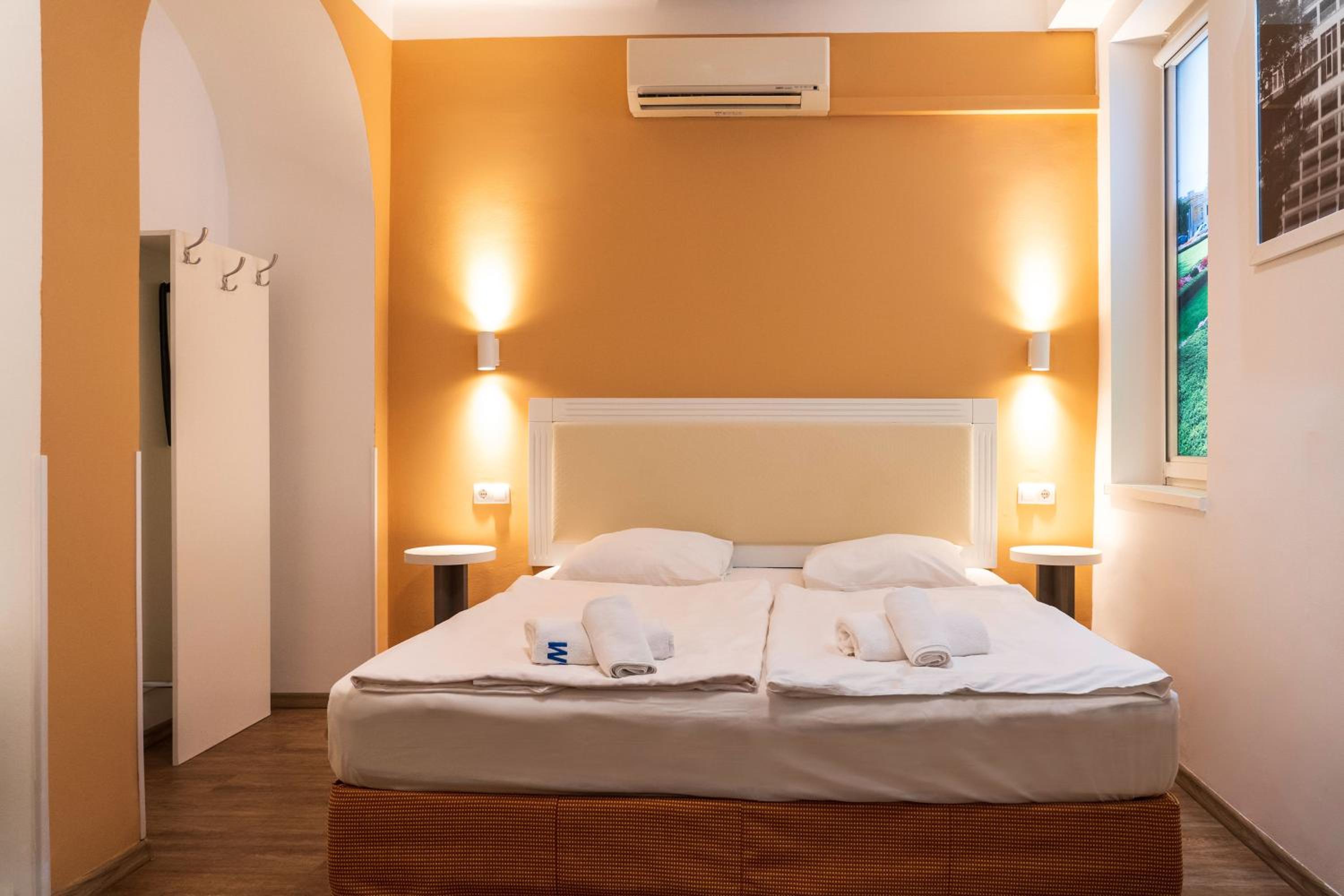 Double or Twin Room - Photo 5