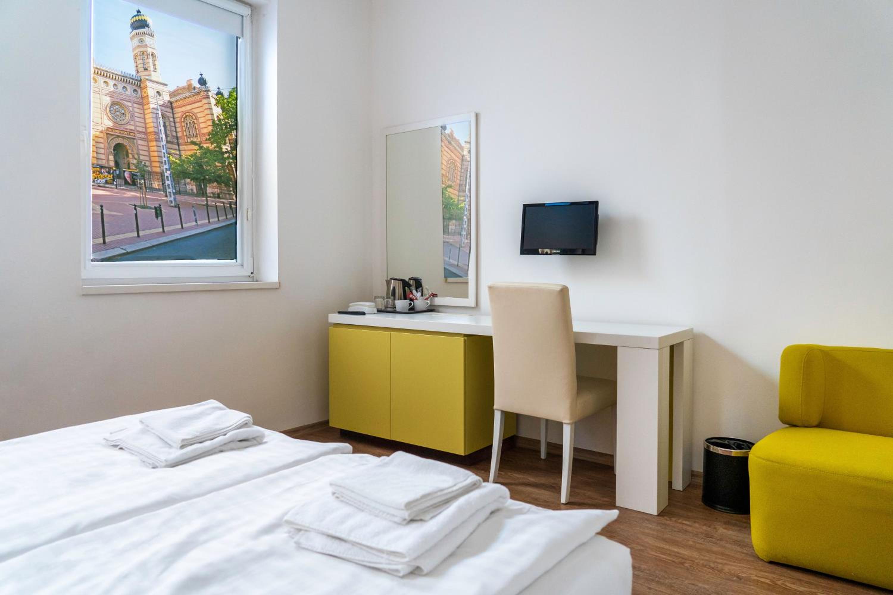 Double or Twin Room - Photo 14