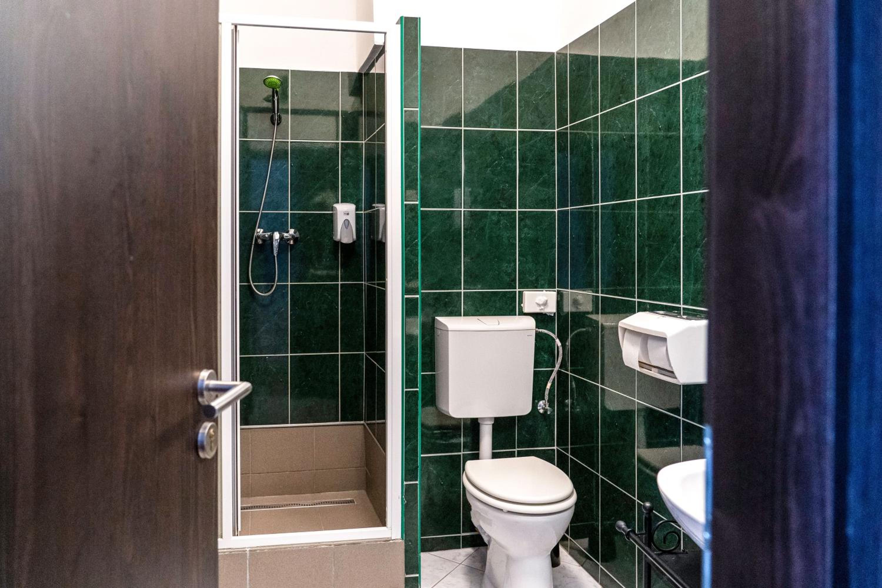 Double Room with Extra Bed - Photo 2