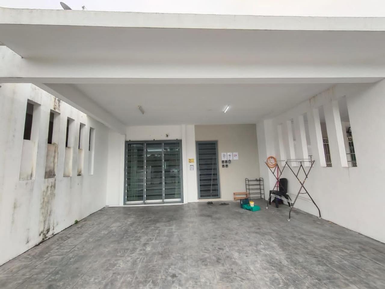 Four-Bedroom House photo 1