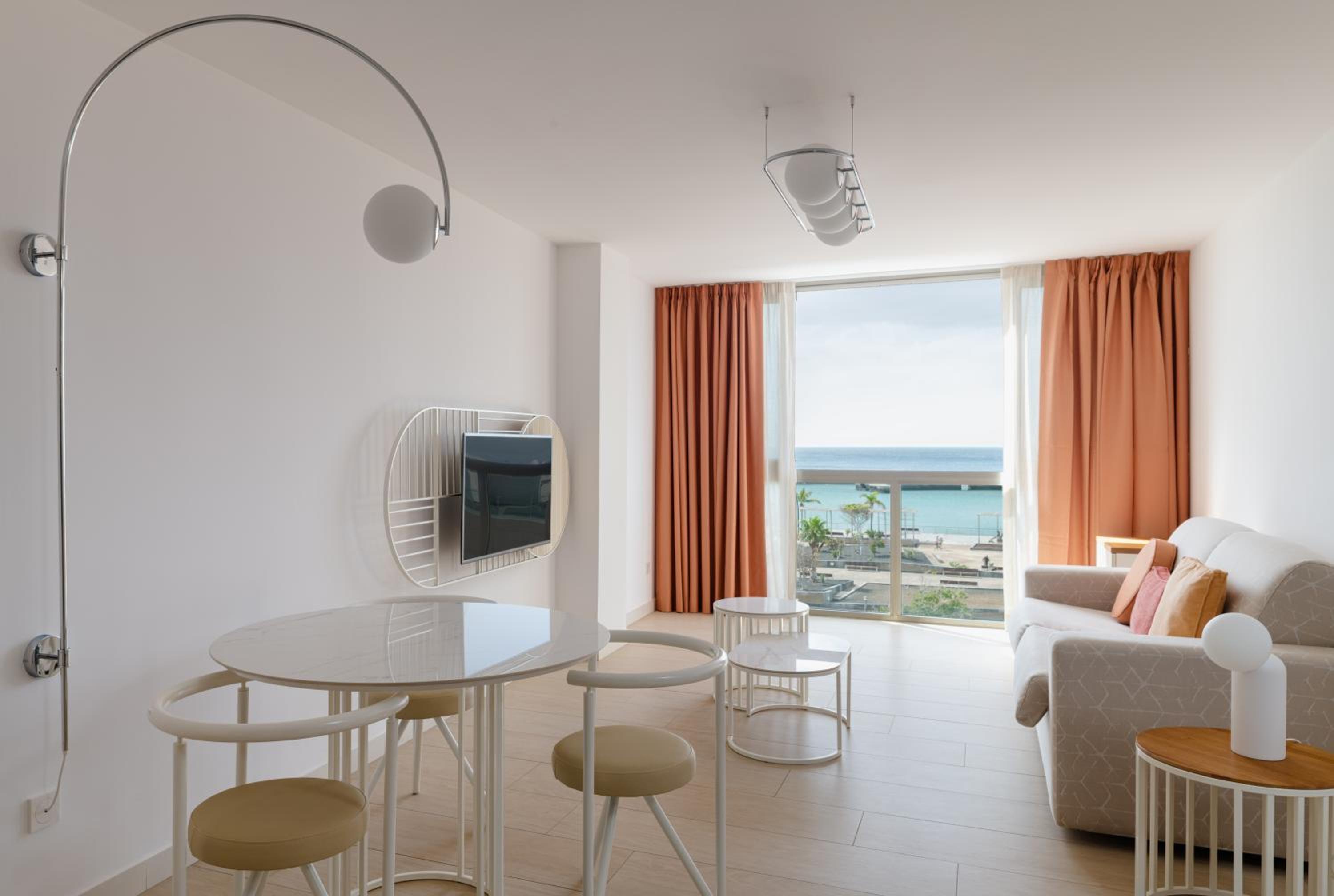 Apartment with Sea View - Photo 8