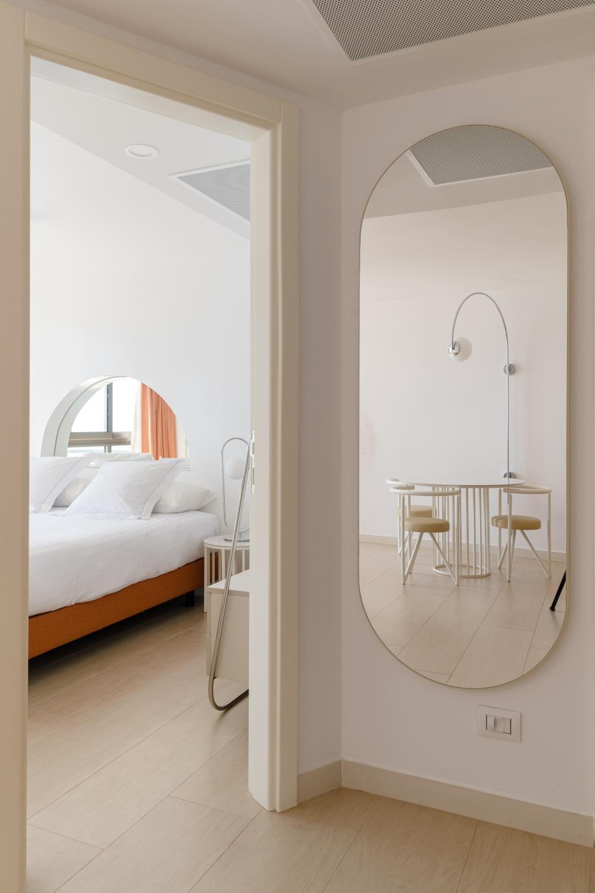 Apartment with Sea View - Photo 10