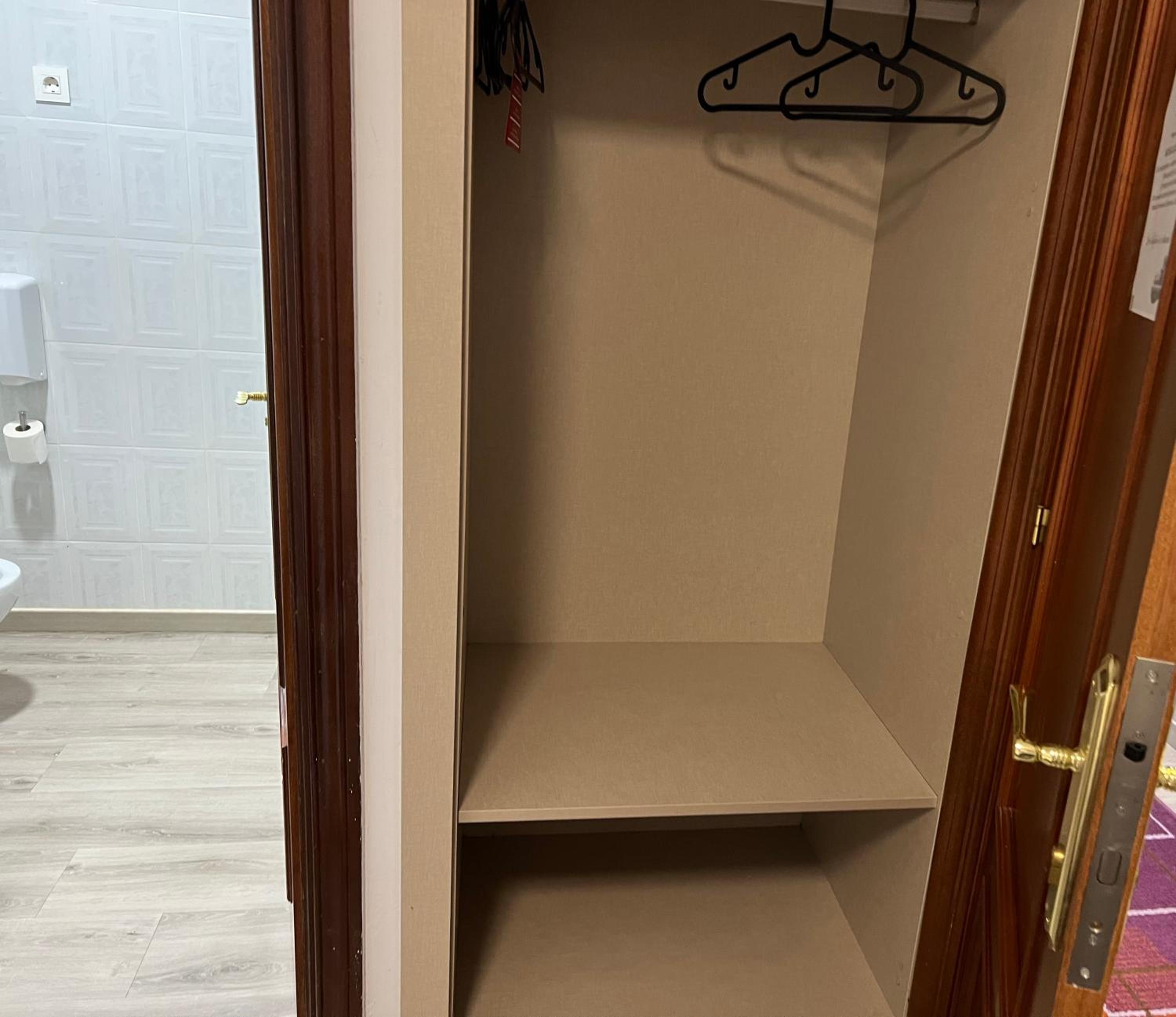 Twin Room - Photo 23