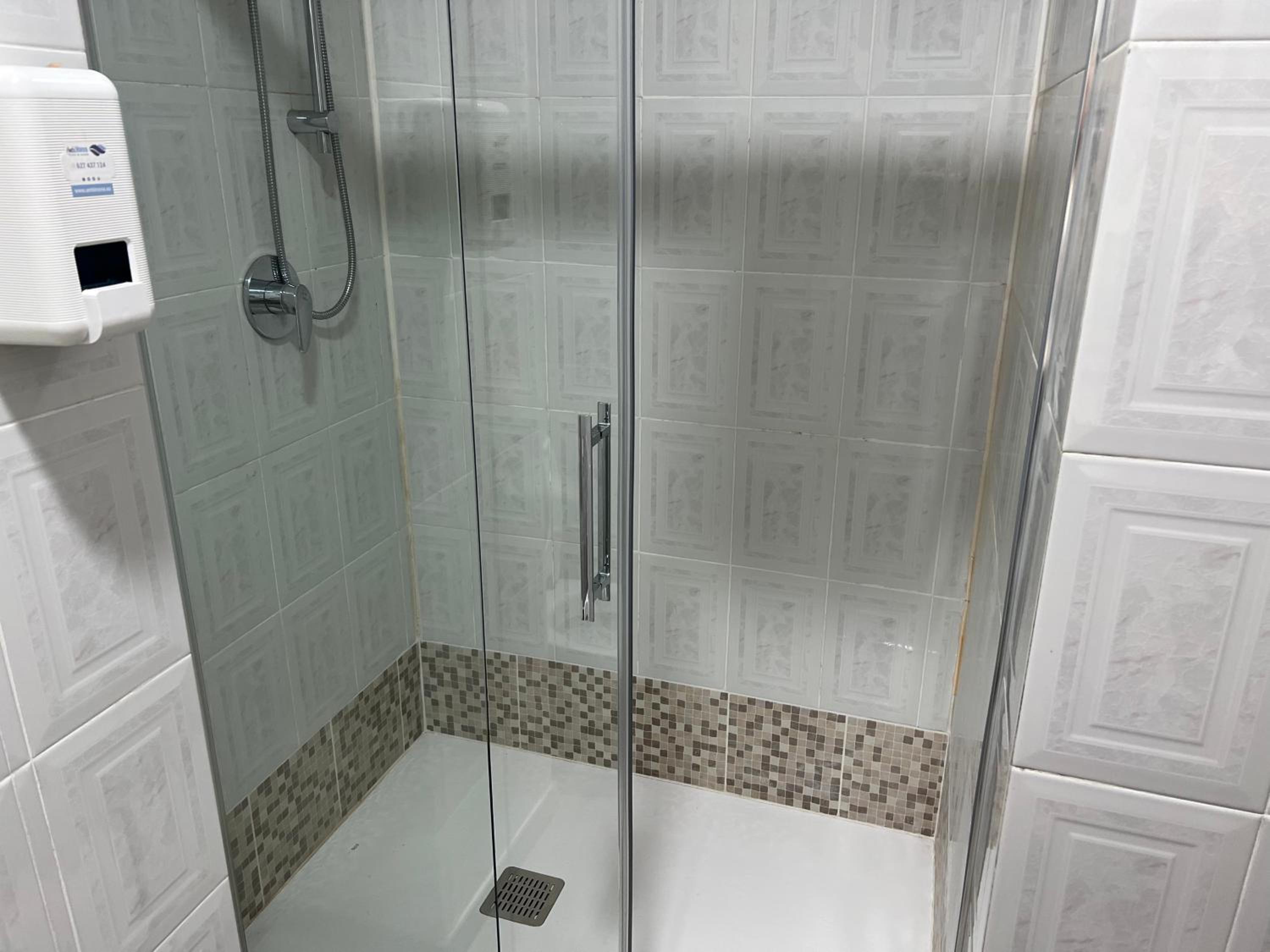 Twin Room - Photo 20