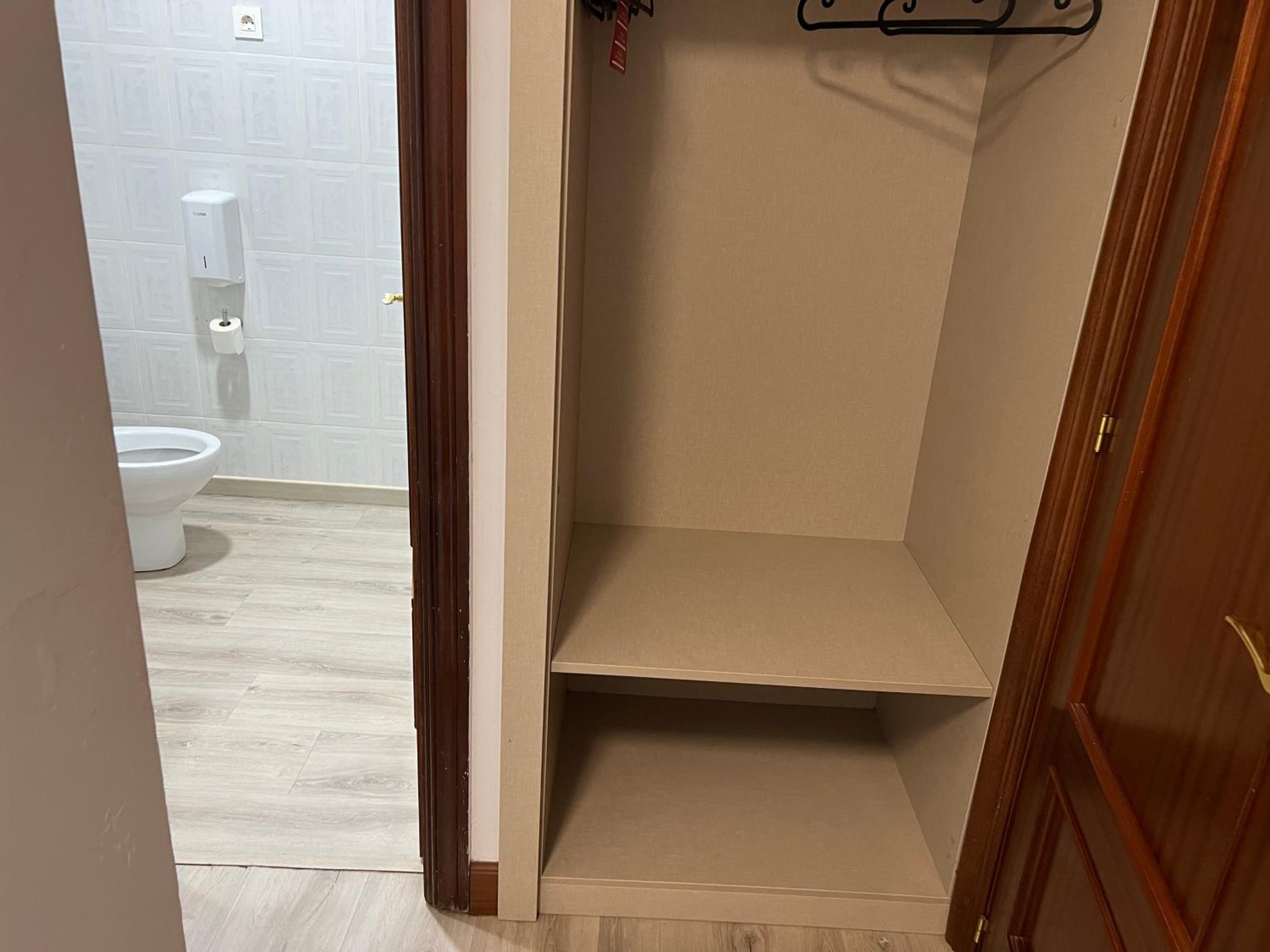 Twin Room - Photo 21