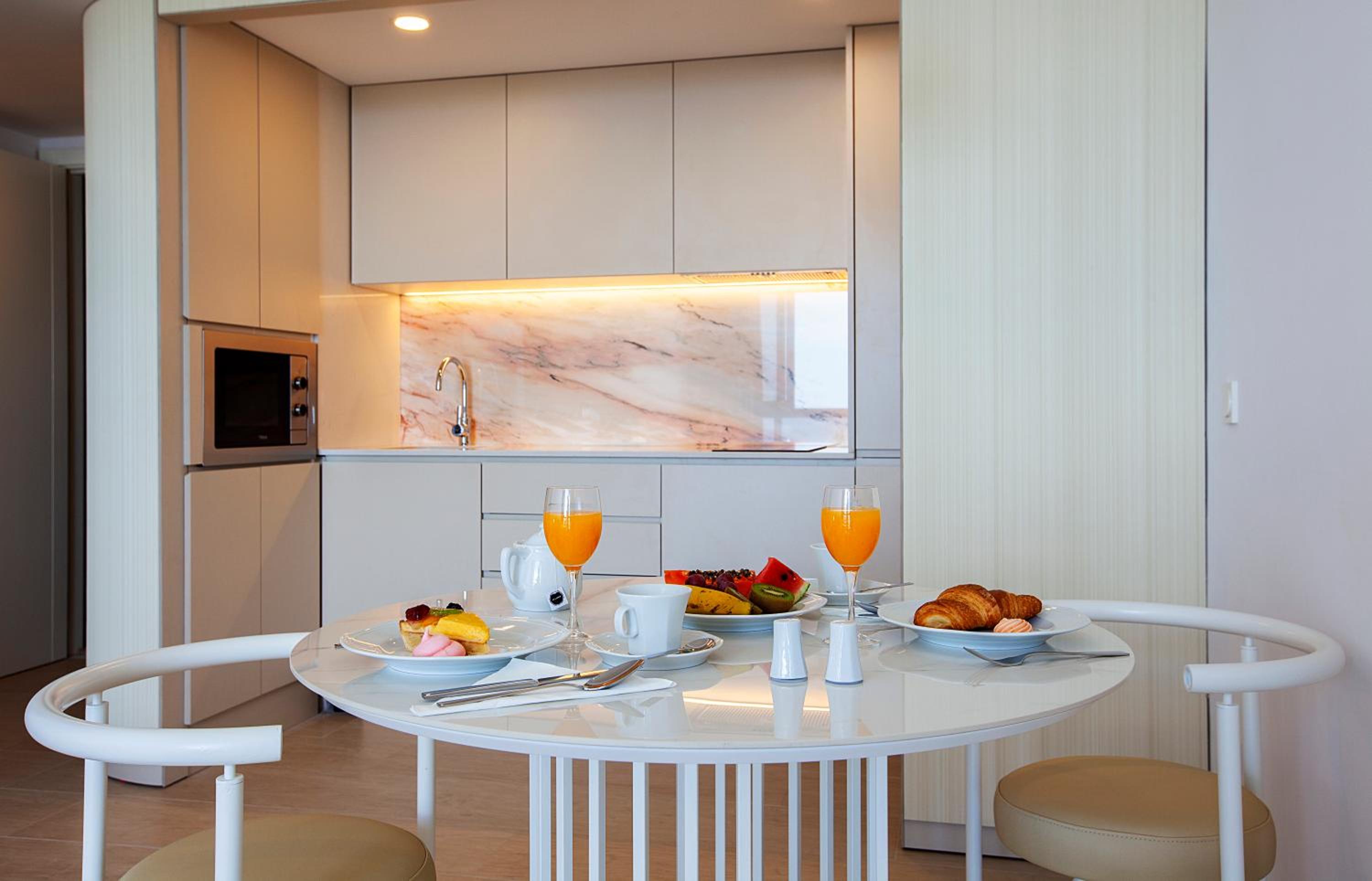 Apartment with Sea View - Photo 12