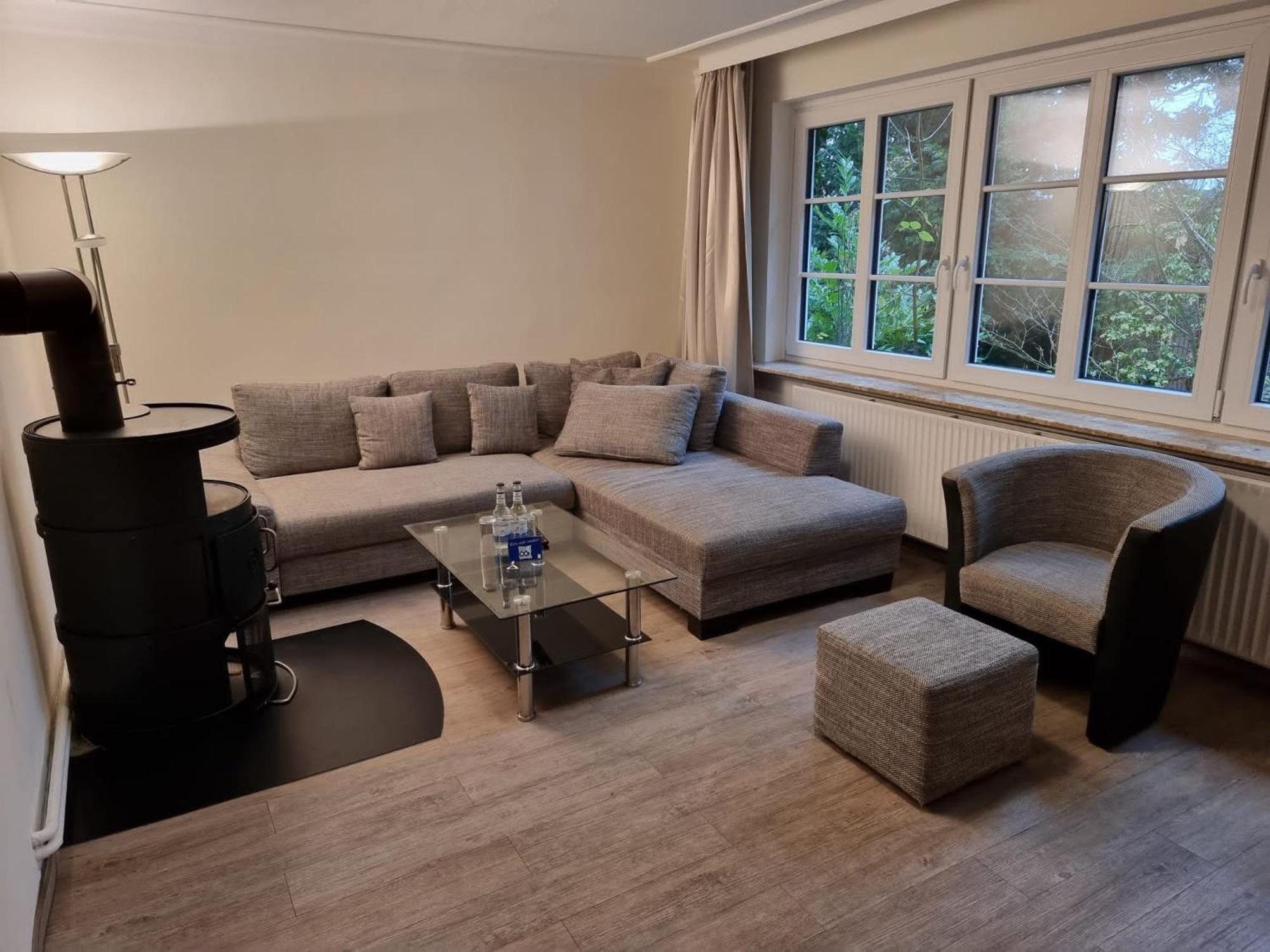 Family Room with Balcony thumbnail 5