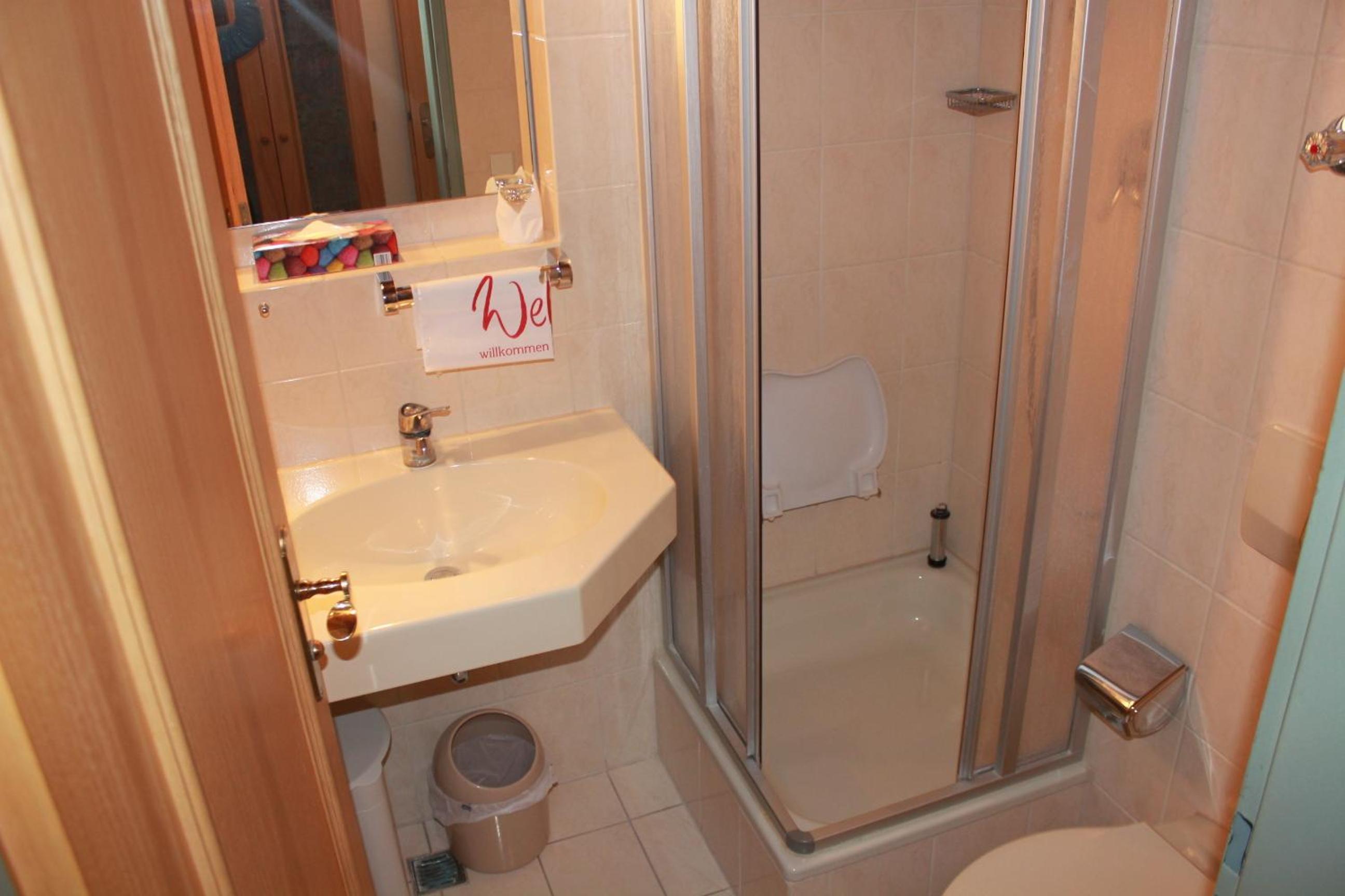 Standard Double Room - Photo 1